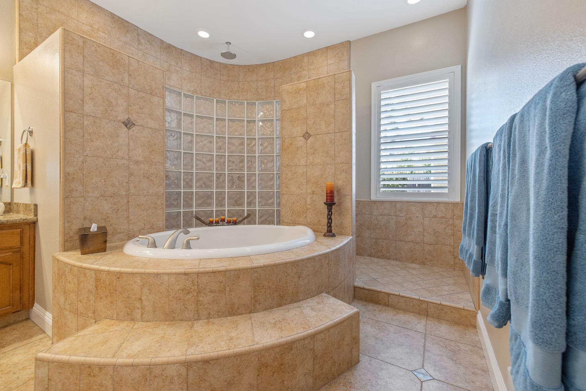 760 Saint James Ct, Exeter, CA 93221