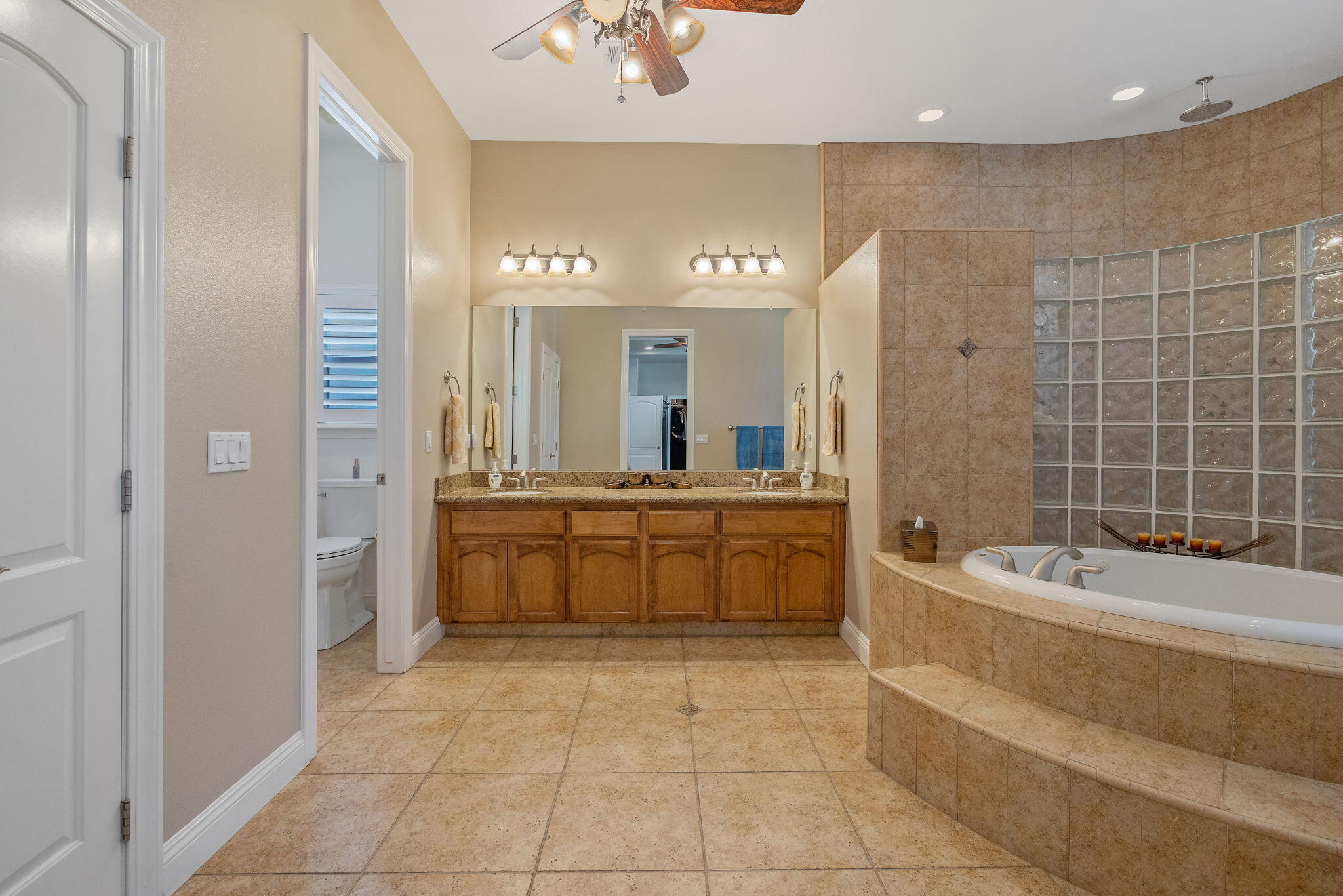 760 Saint James Ct, Exeter, CA 93221