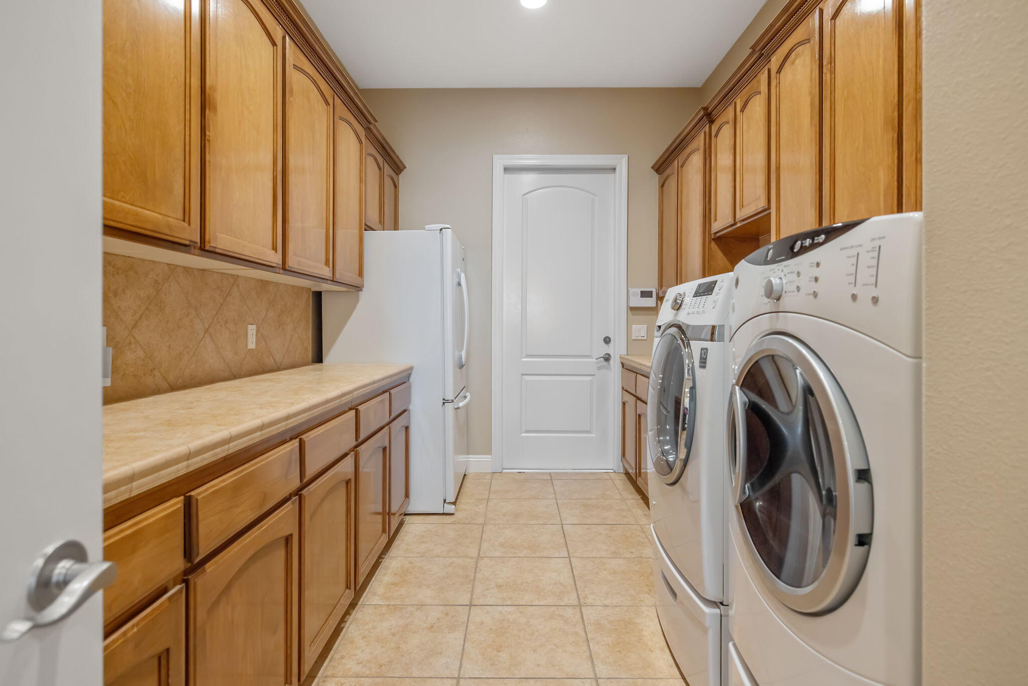 760 Saint James Ct, Exeter, CA 93221