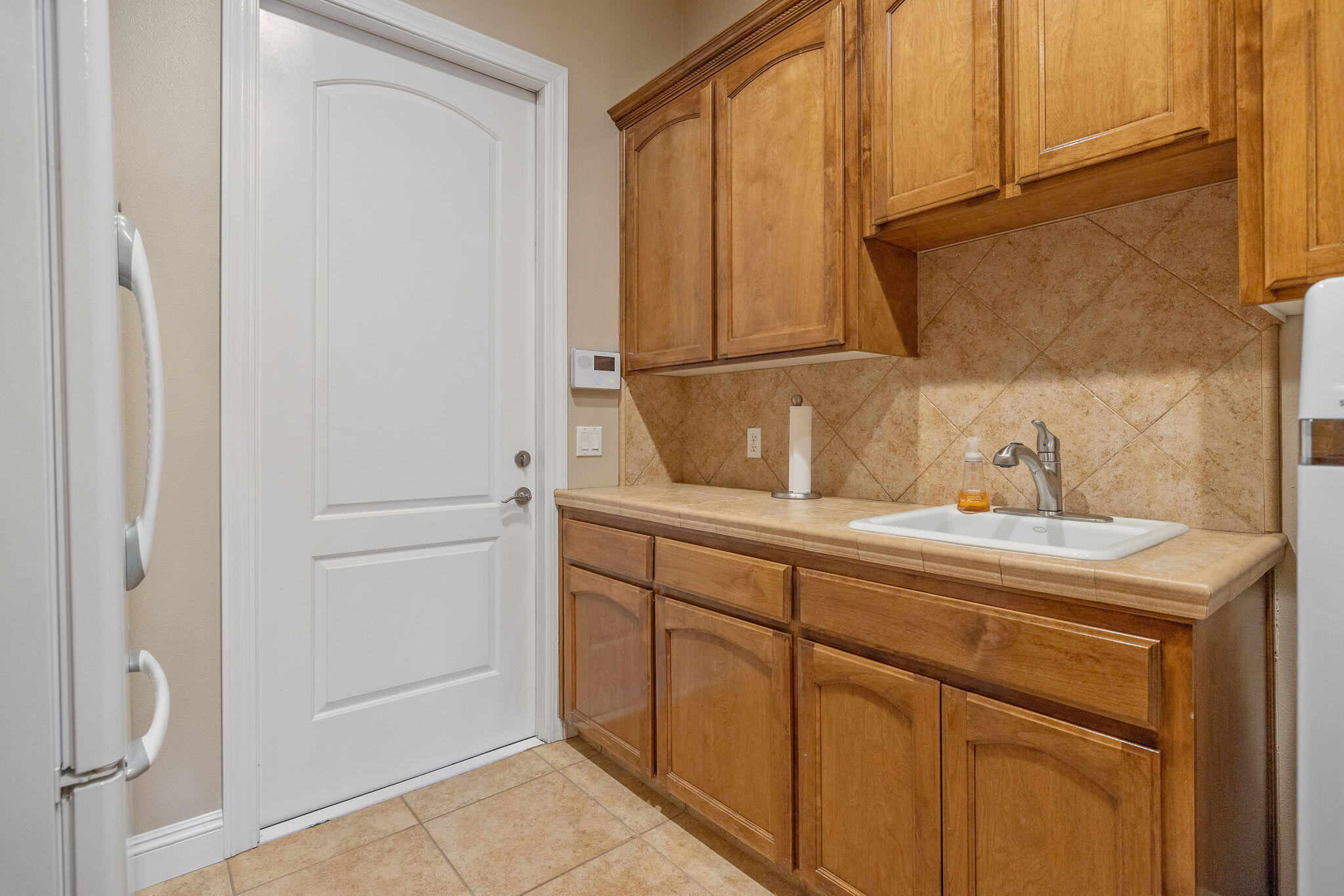 760 Saint James Ct, Exeter, CA 93221