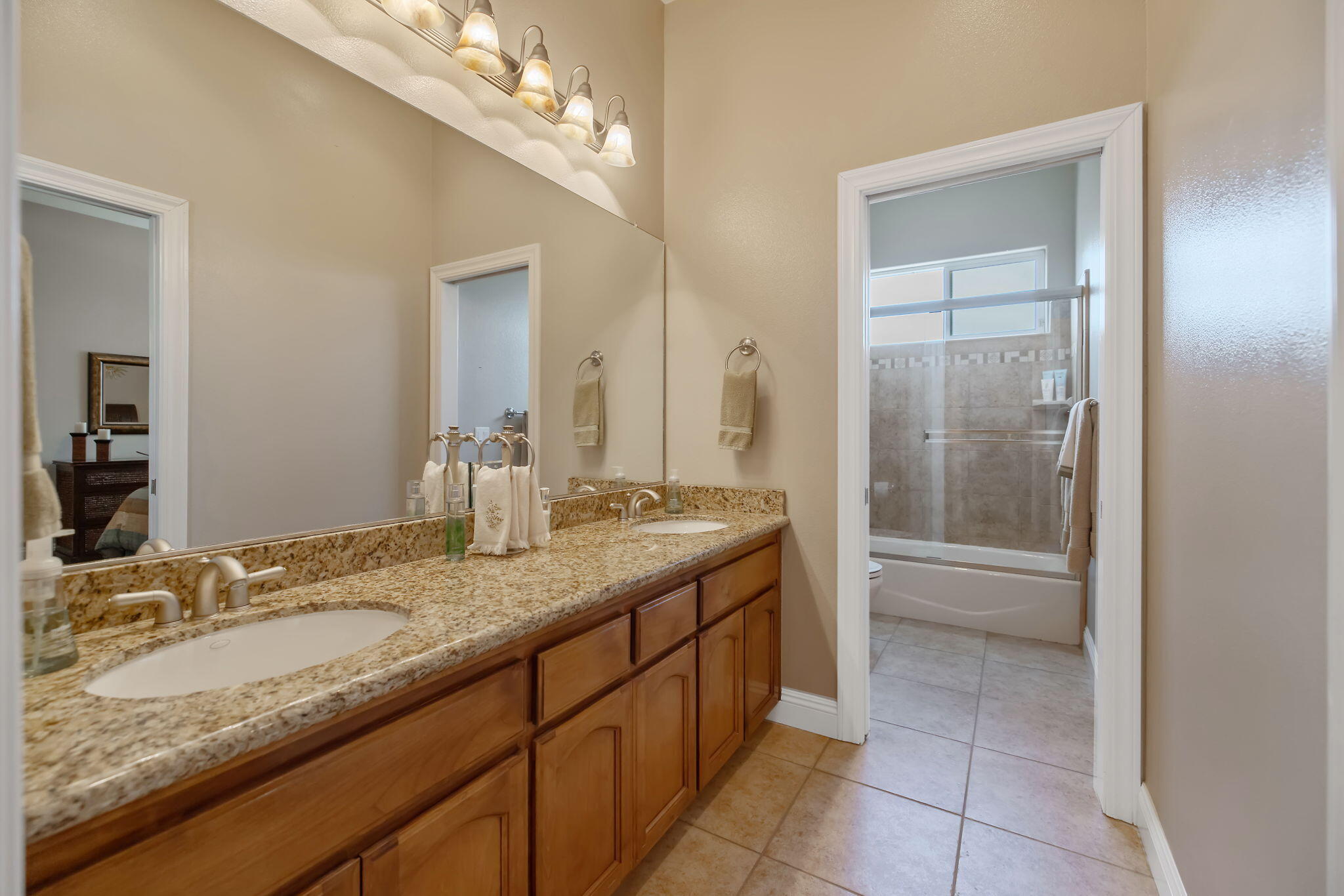 760 Saint James Ct, Exeter, CA 93221