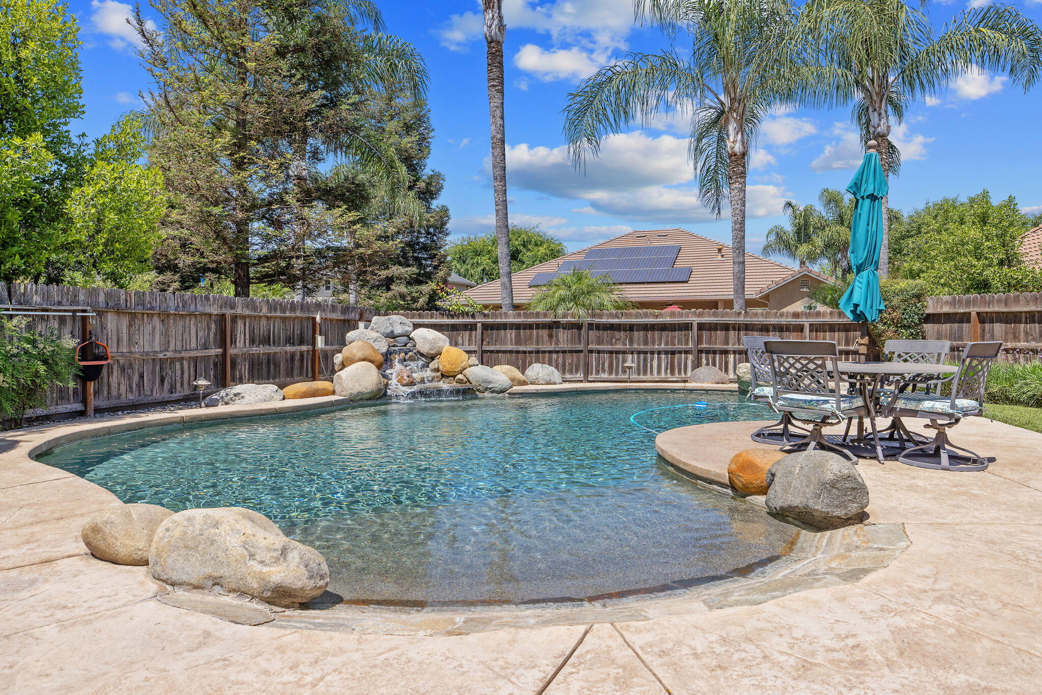 760 Saint James Ct, Exeter, CA 93221