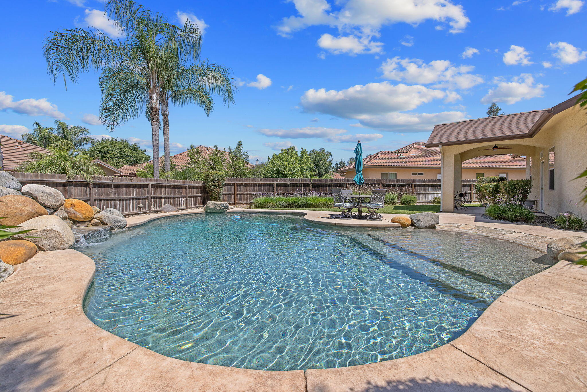 760 Saint James Ct, Exeter, CA 93221