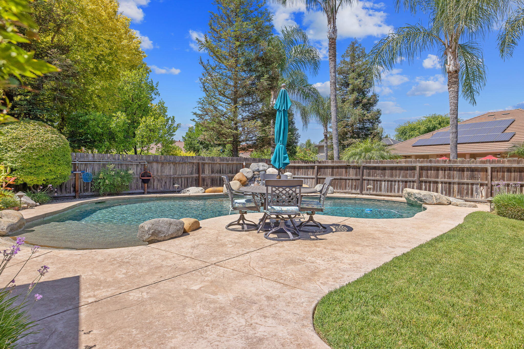760 Saint James Ct, Exeter, CA 93221