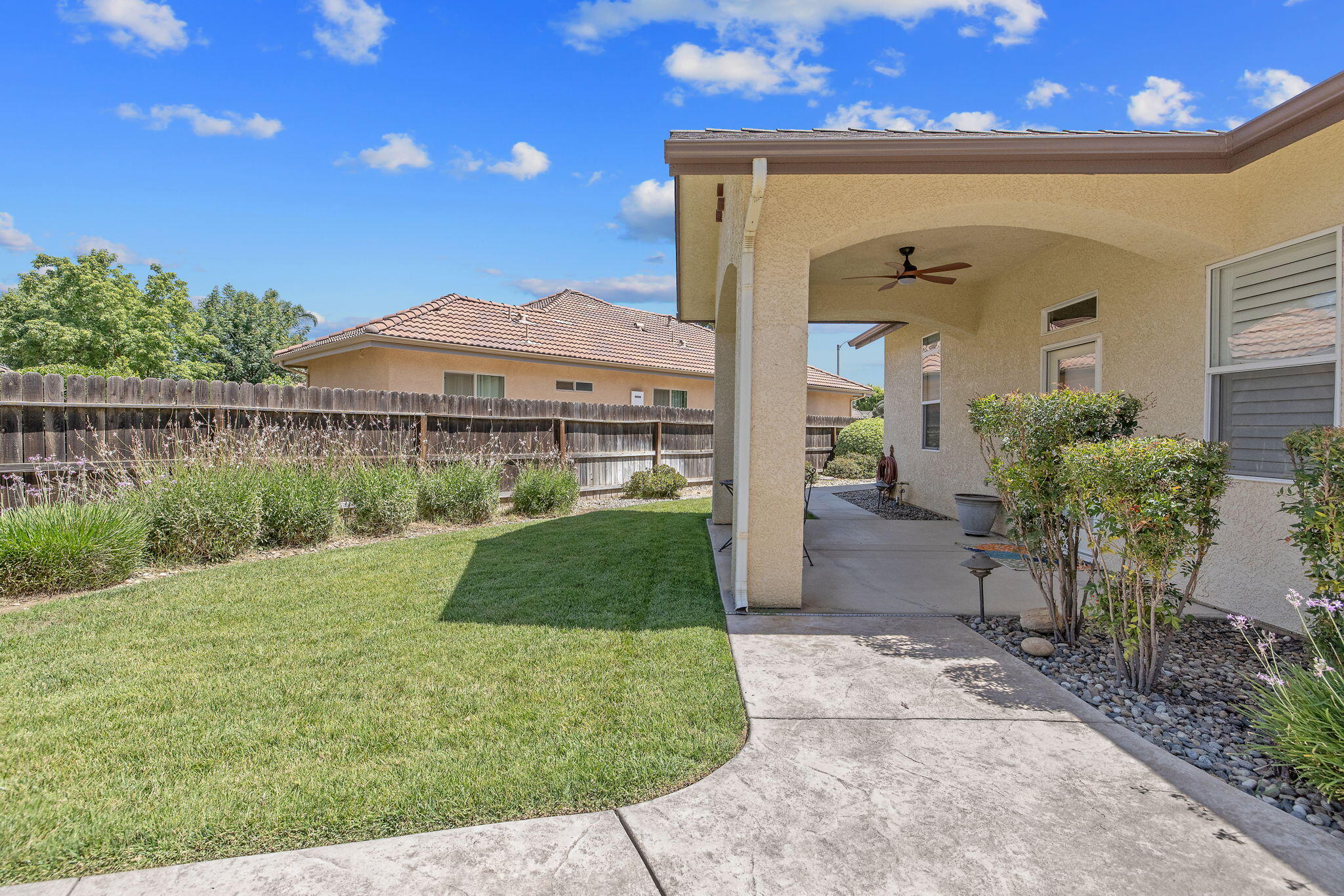 760 Saint James Ct, Exeter, CA 93221