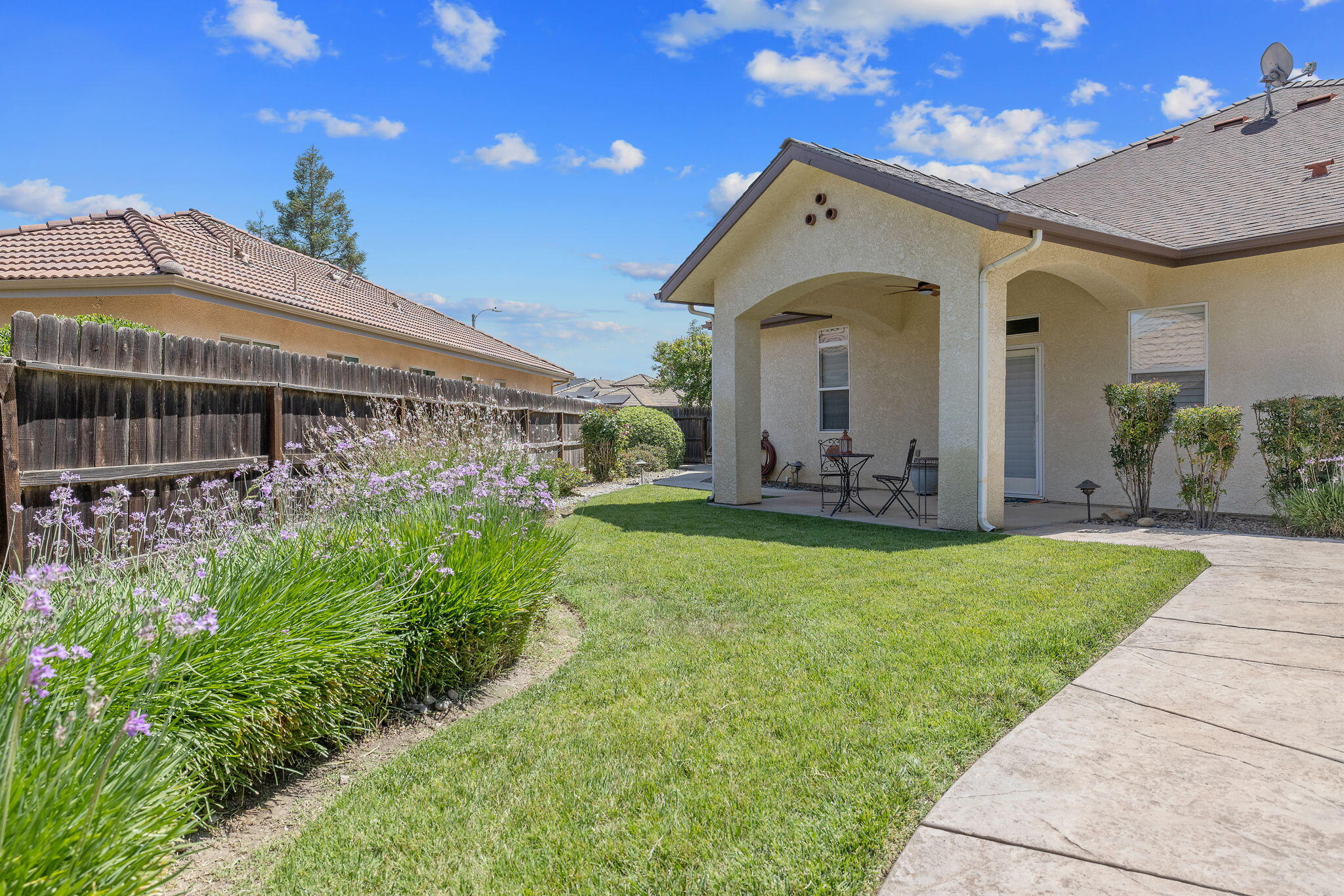 760 Saint James Ct, Exeter, CA 93221