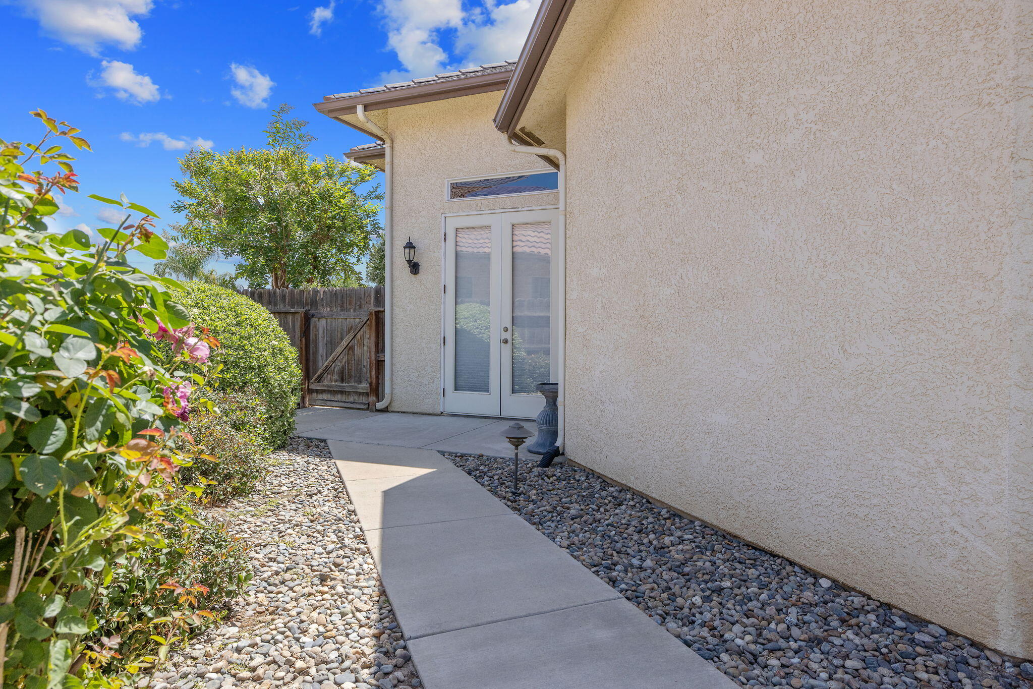 760 Saint James Ct, Exeter, CA 93221
