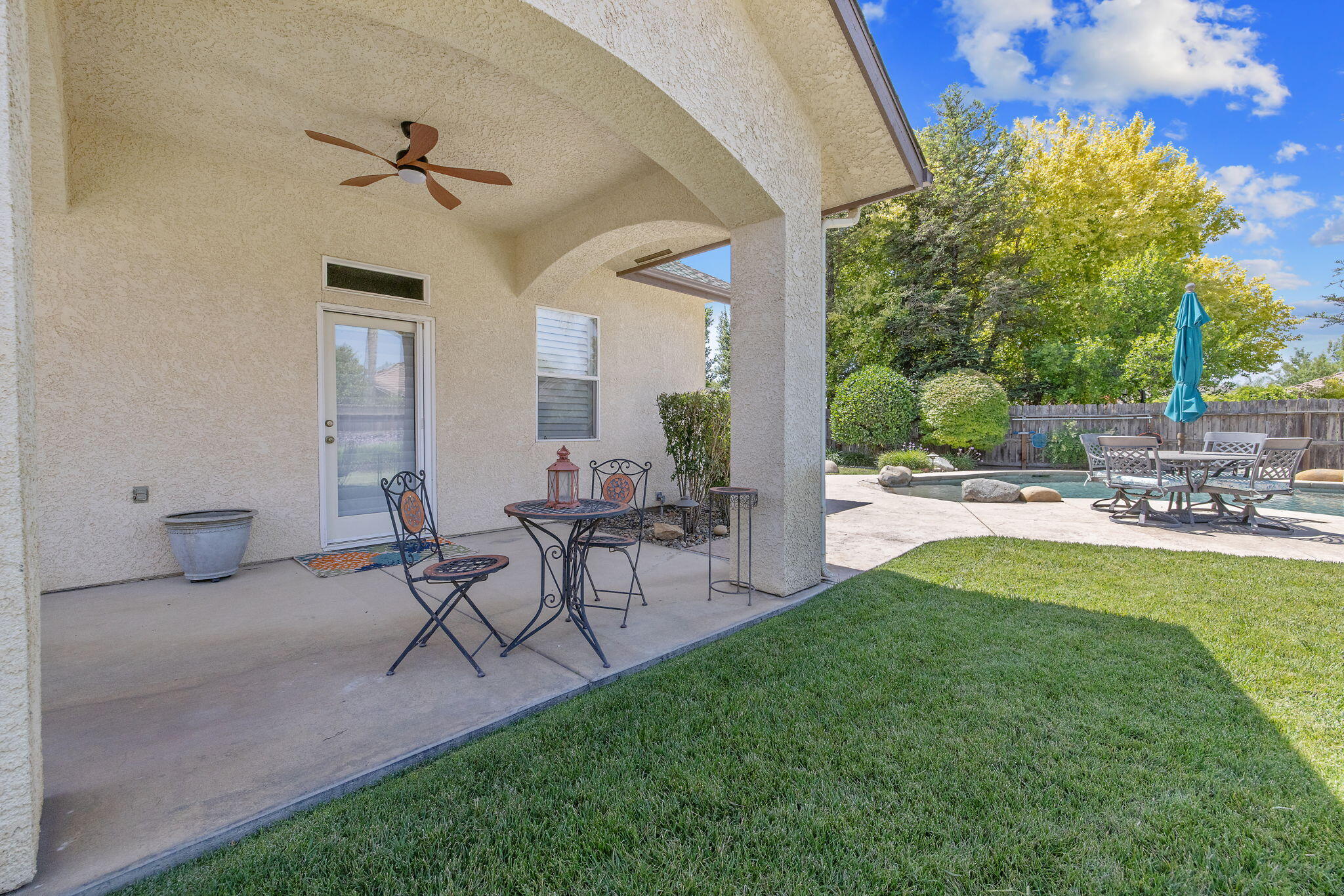 760 Saint James Ct, Exeter, CA 93221