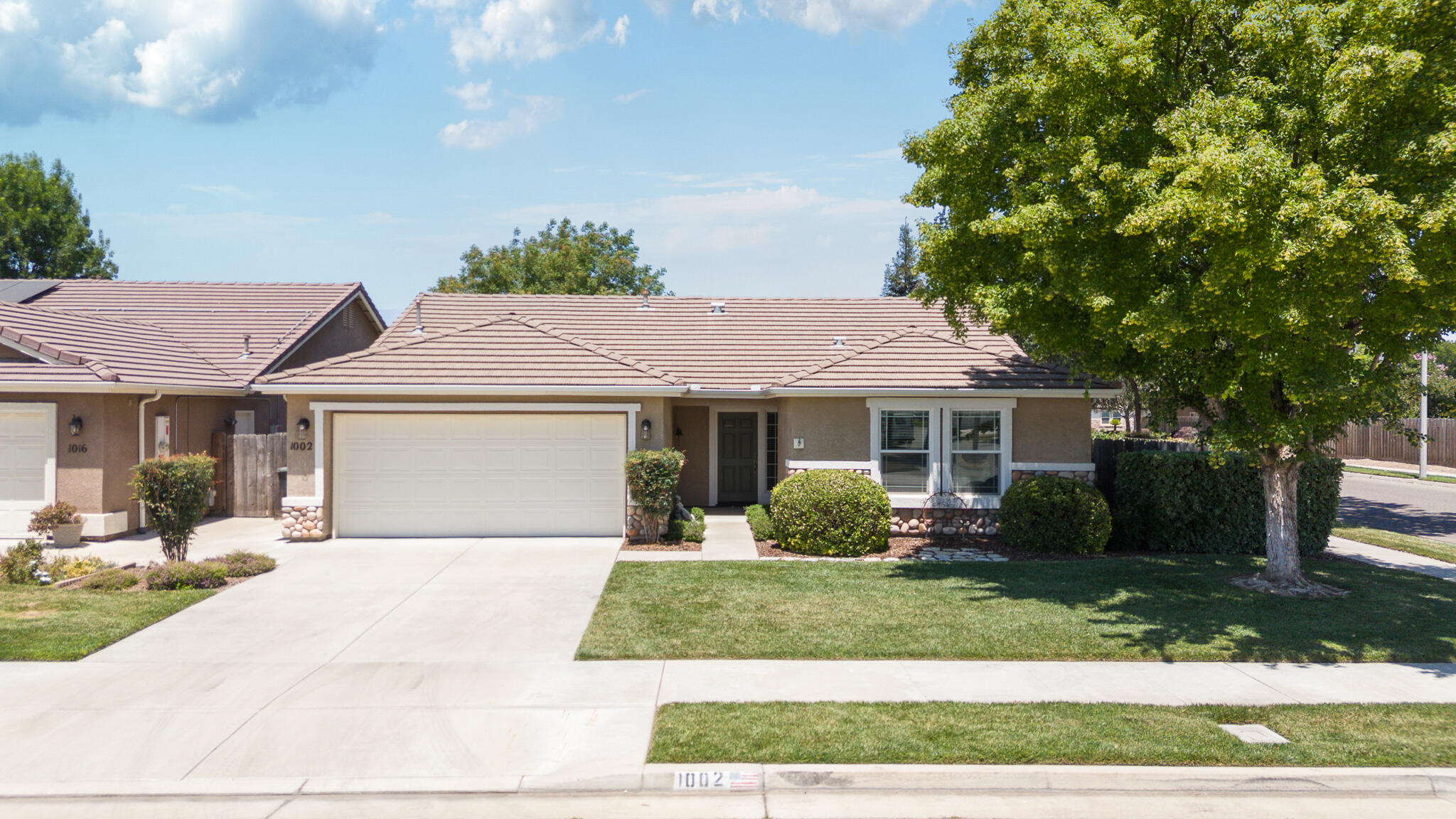 1002 W Westmont Ct, Visalia, CA 93277