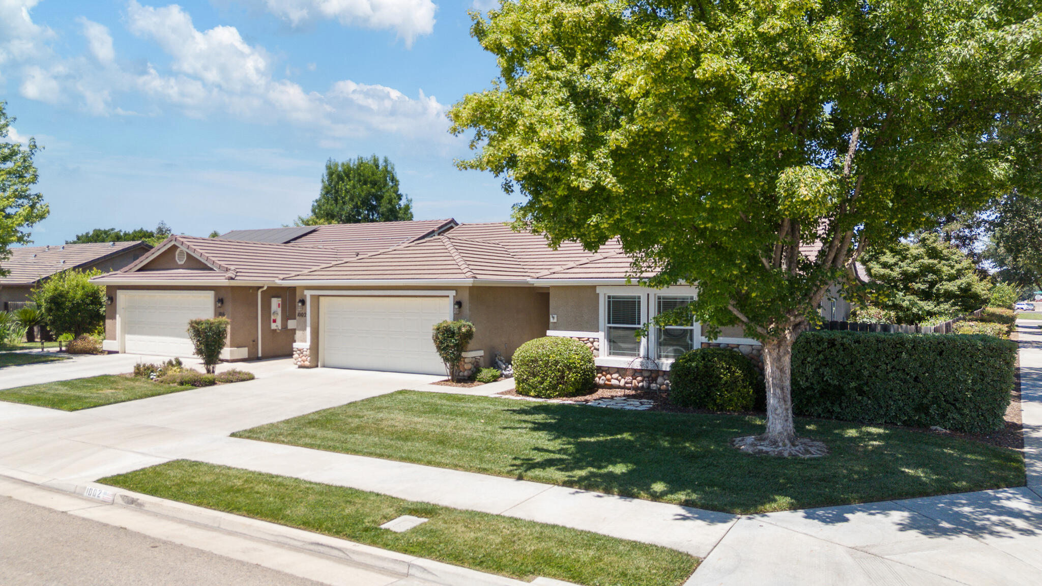 1002 W Westmont Ct, Visalia, CA 93277