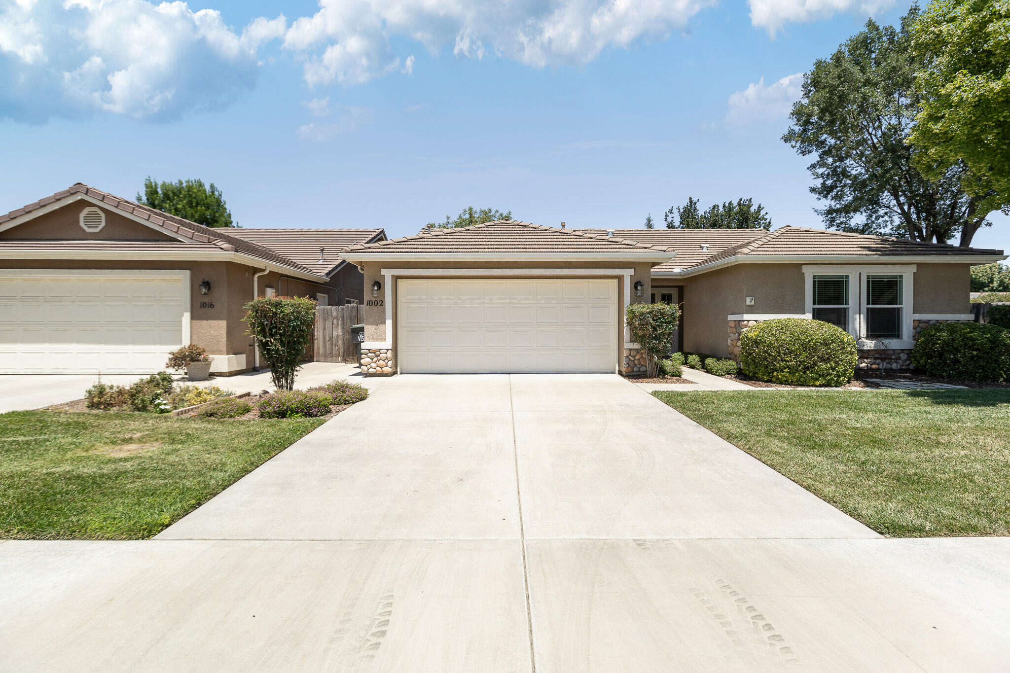 1002 W Westmont Ct, Visalia, CA 93277