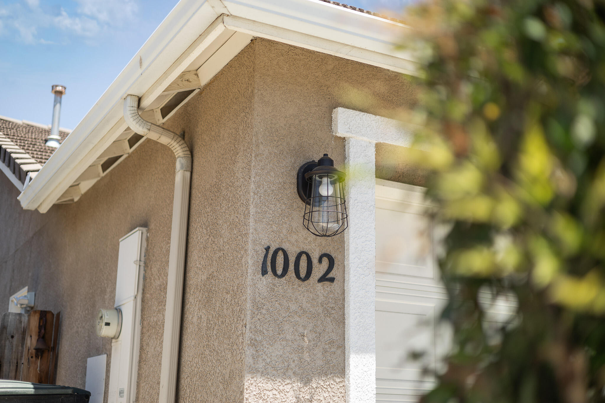 1002 W Westmont Ct, Visalia, CA 93277