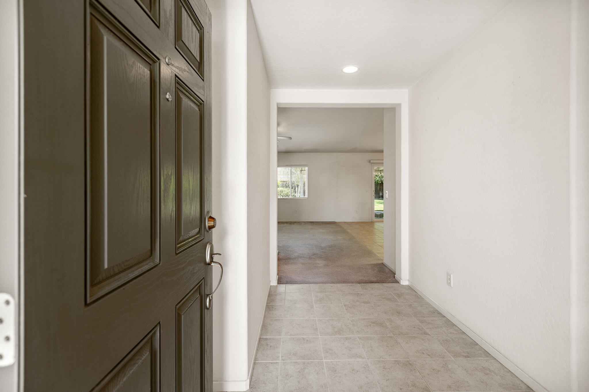 1002 W Westmont Ct, Visalia, CA 93277