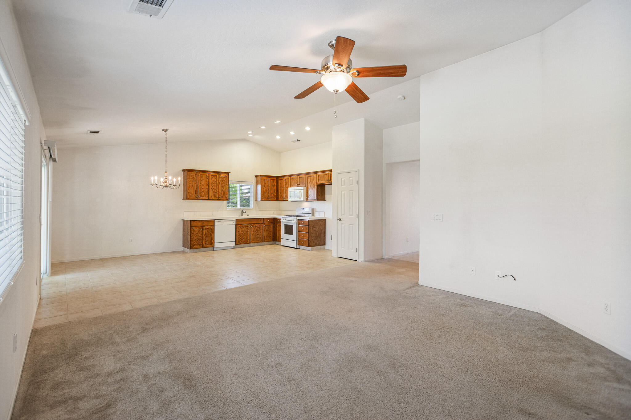 1002 W Westmont Ct, Visalia, CA 93277