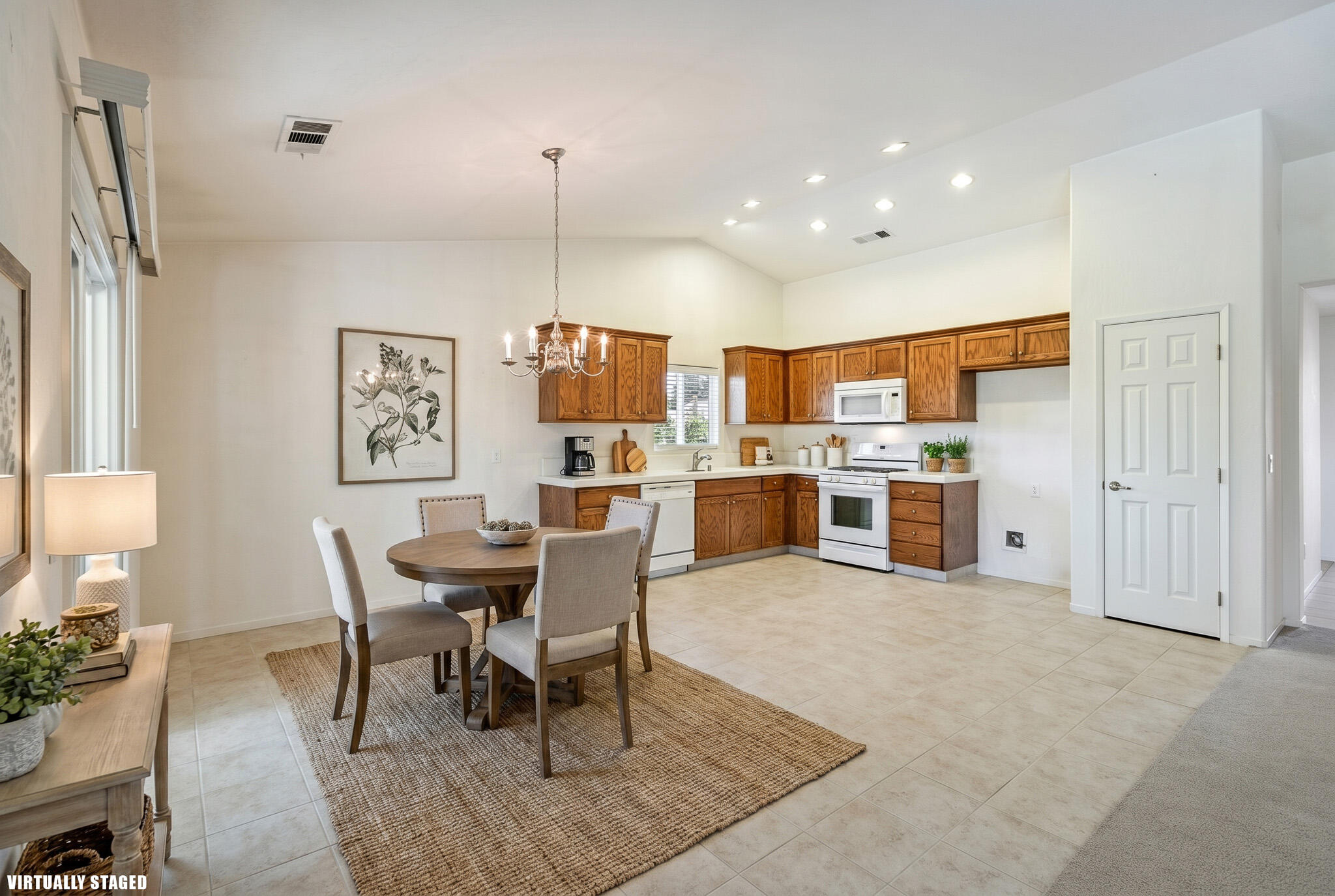 1002 W Westmont Ct, Visalia, CA 93277