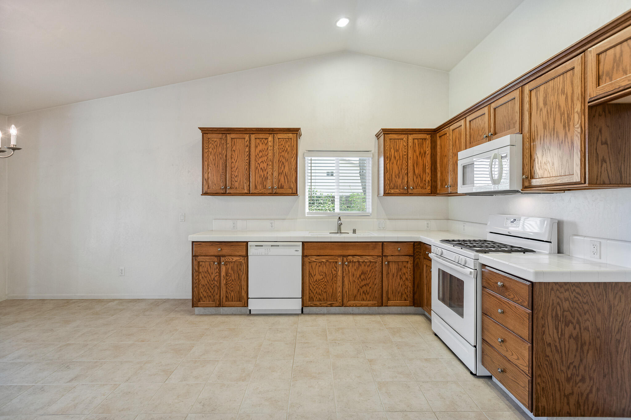 1002 W Westmont Ct, Visalia, CA 93277