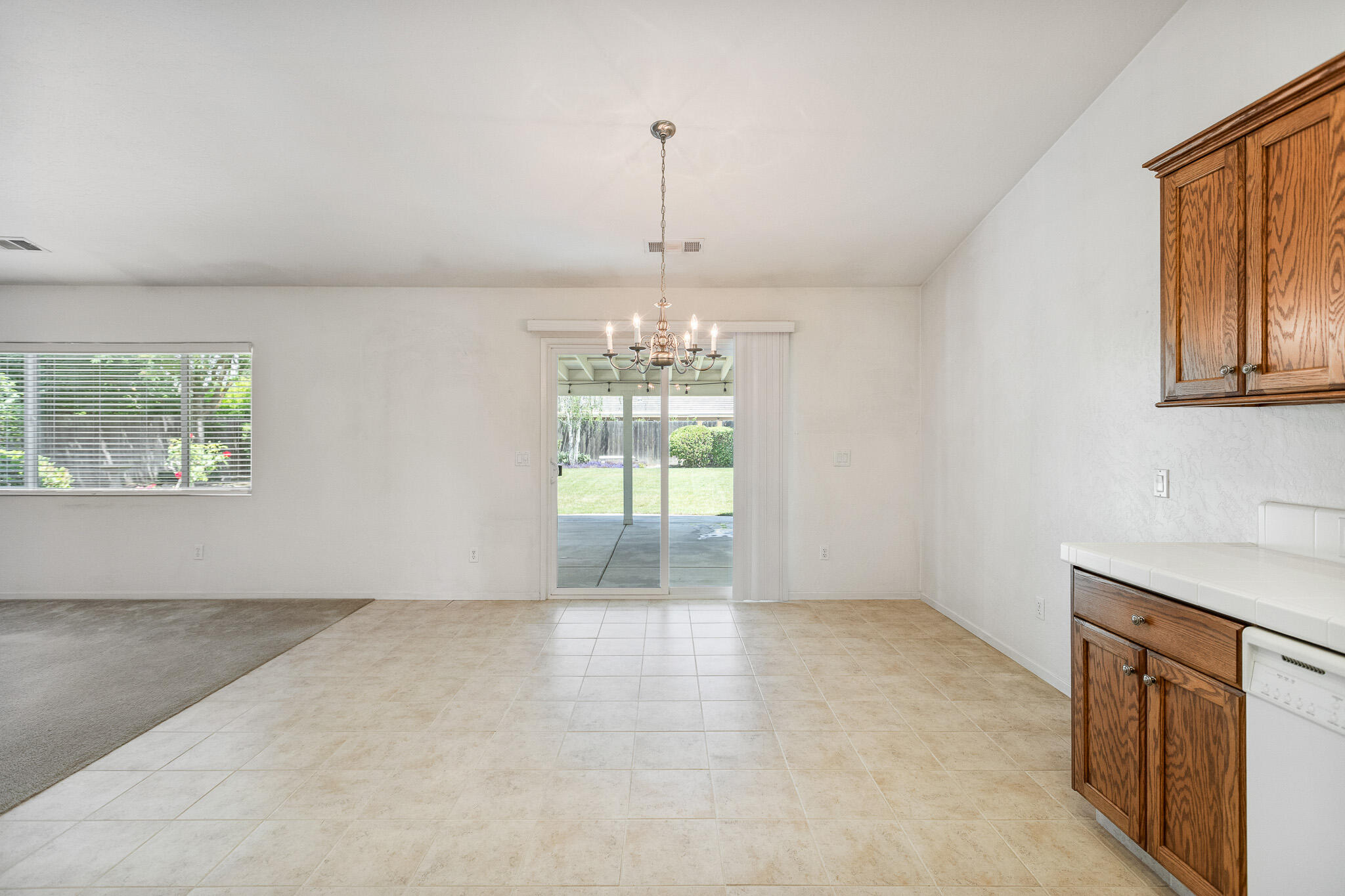1002 W Westmont Ct, Visalia, CA 93277