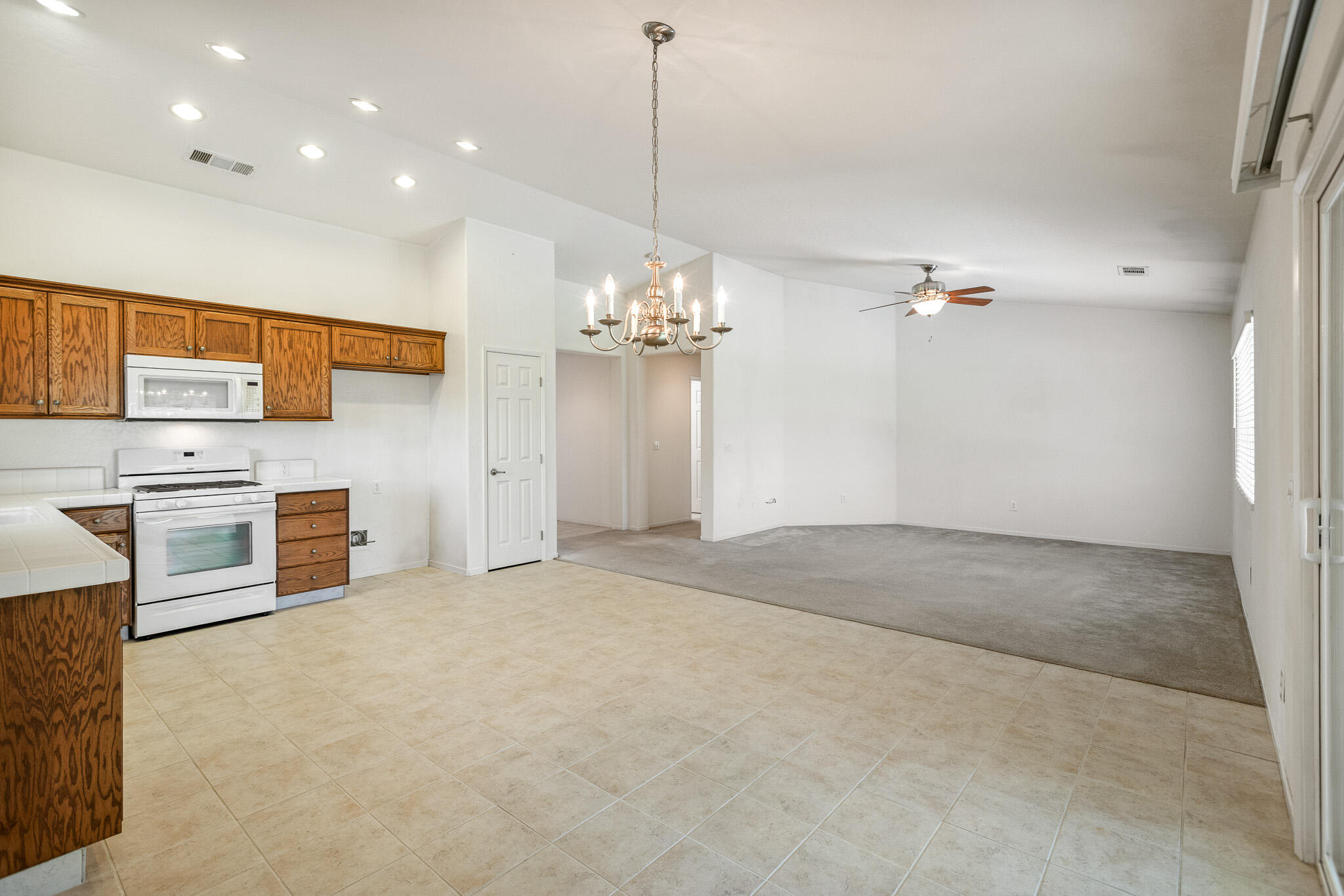 1002 W Westmont Ct, Visalia, CA 93277
