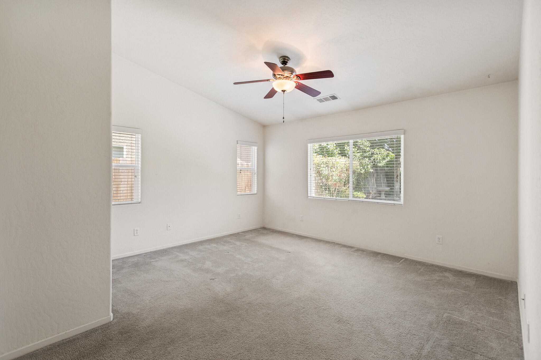 1002 W Westmont Ct, Visalia, CA 93277