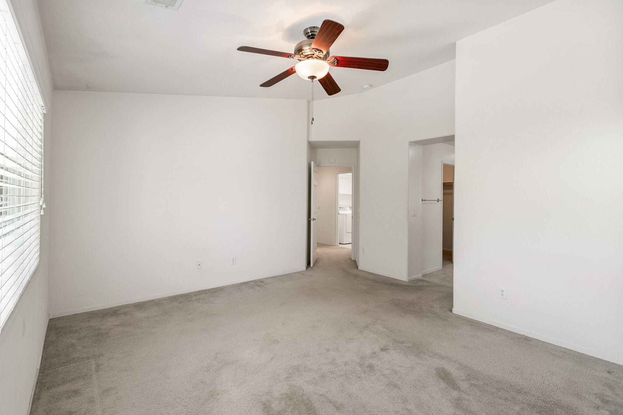 1002 W Westmont Ct, Visalia, CA 93277