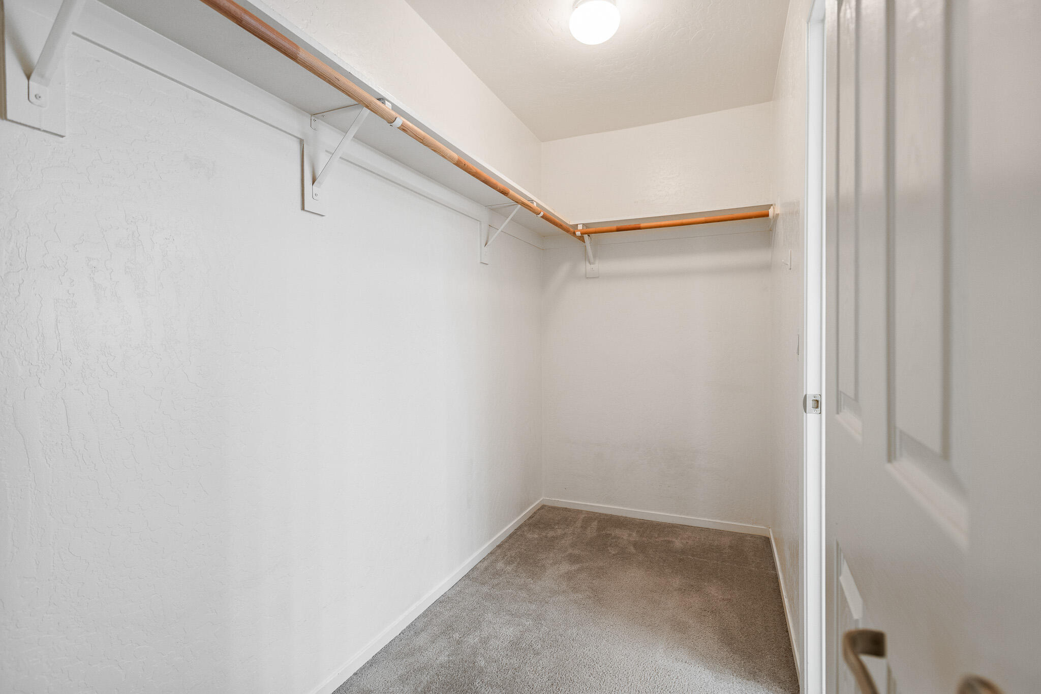1002 W Westmont Ct, Visalia, CA 93277