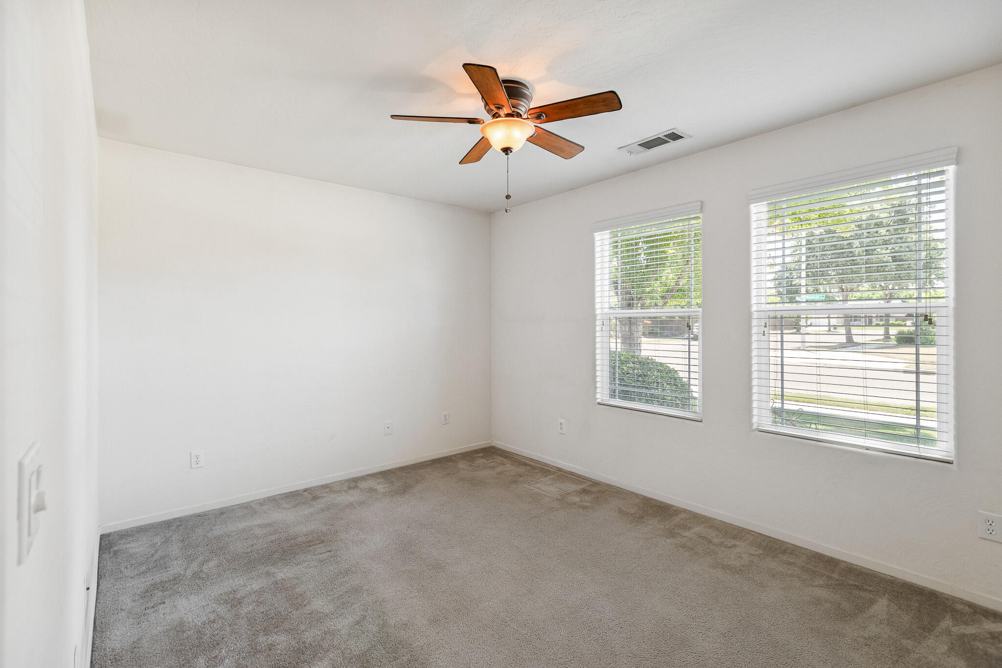 1002 W Westmont Ct, Visalia, CA 93277