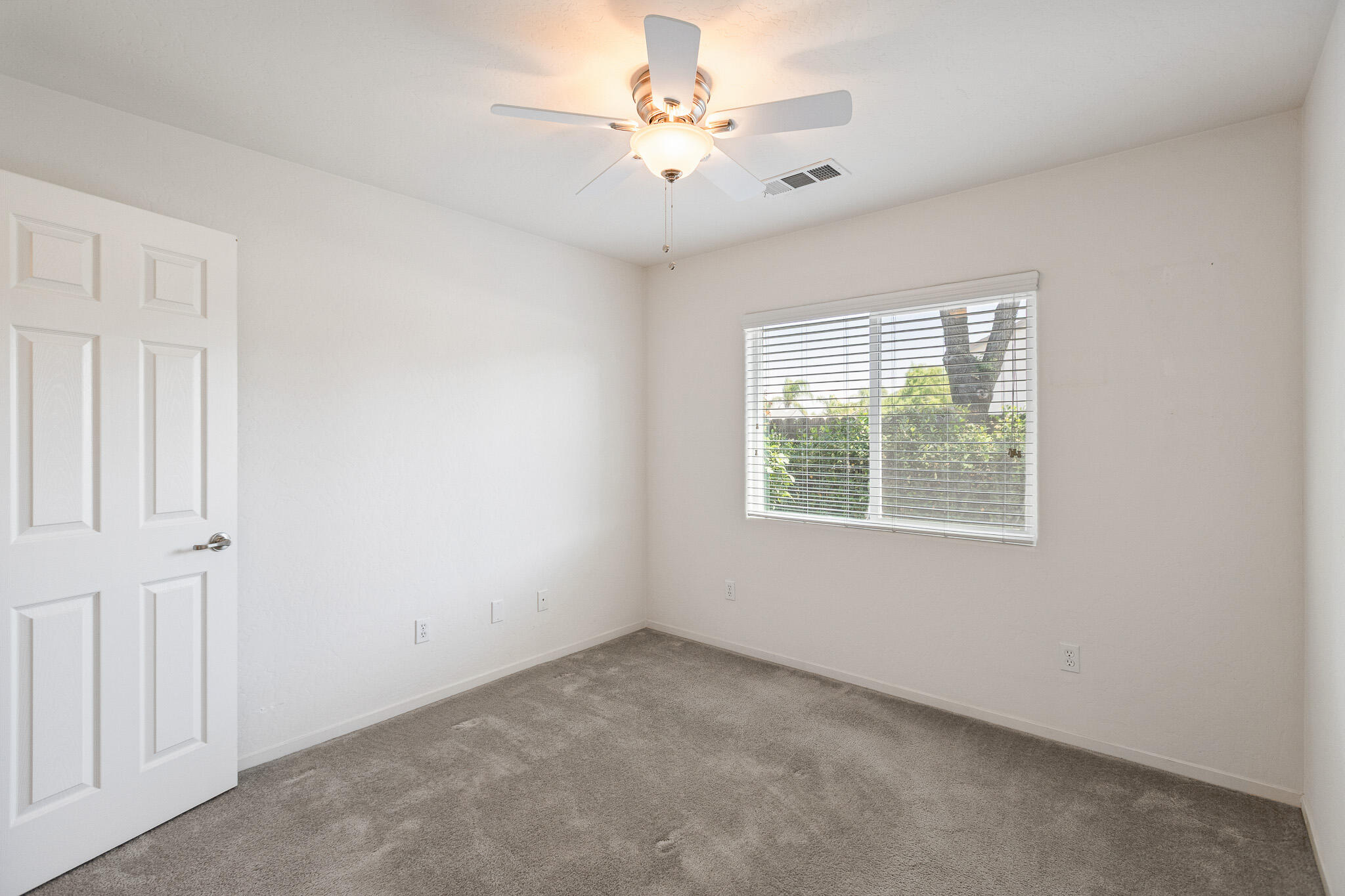 1002 W Westmont Ct, Visalia, CA 93277
