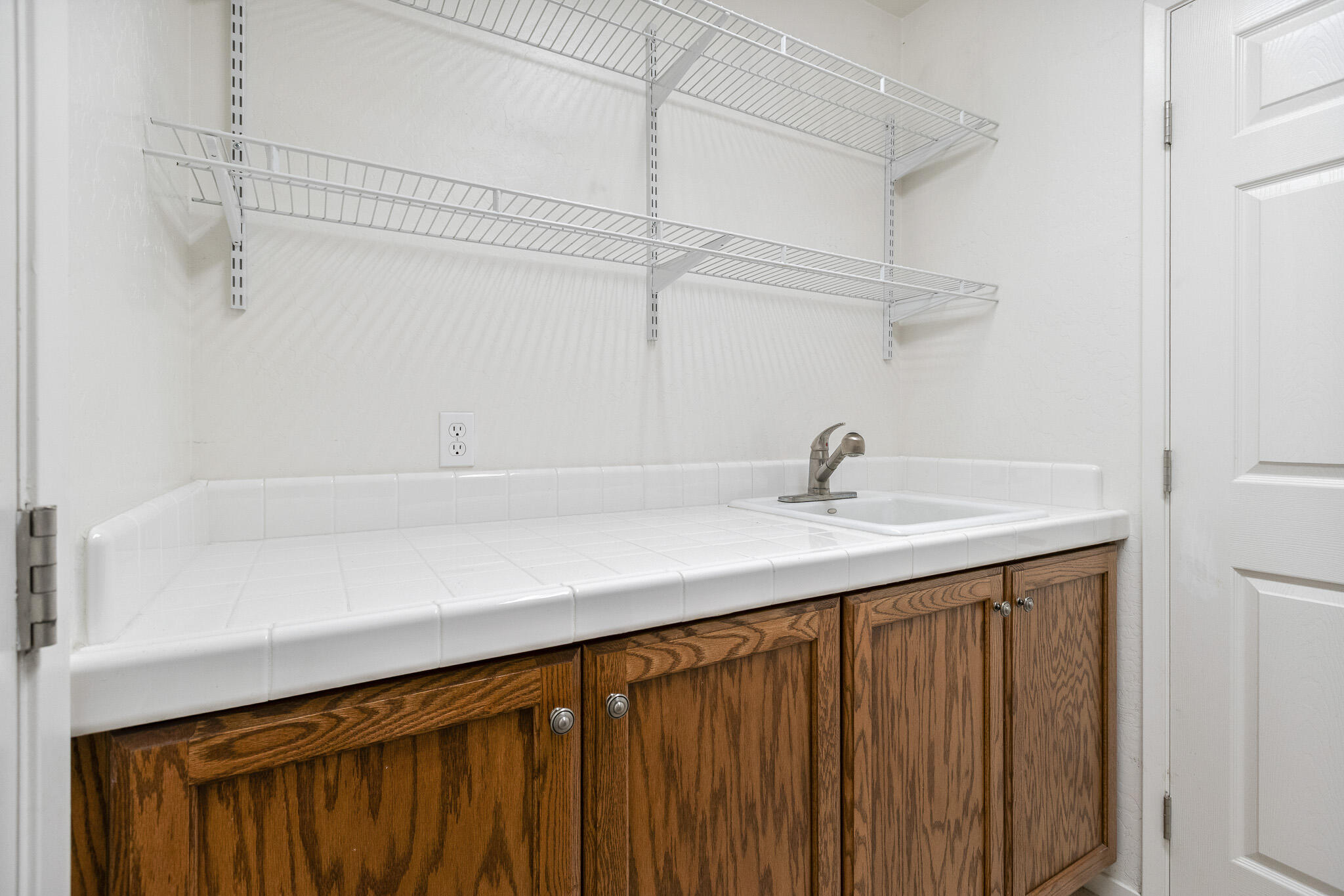 1002 W Westmont Ct, Visalia, CA 93277