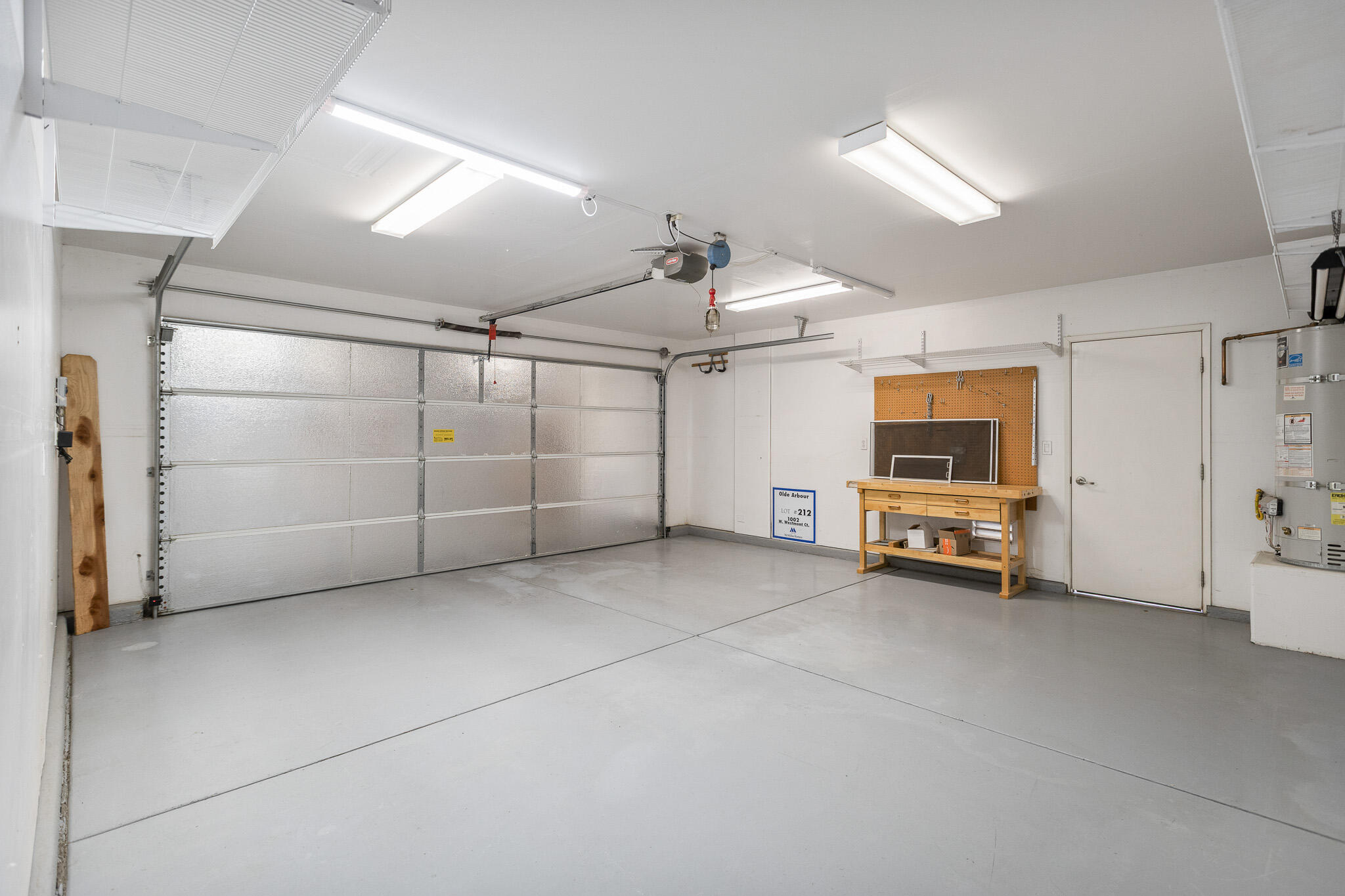 1002 W Westmont Ct, Visalia, CA 93277