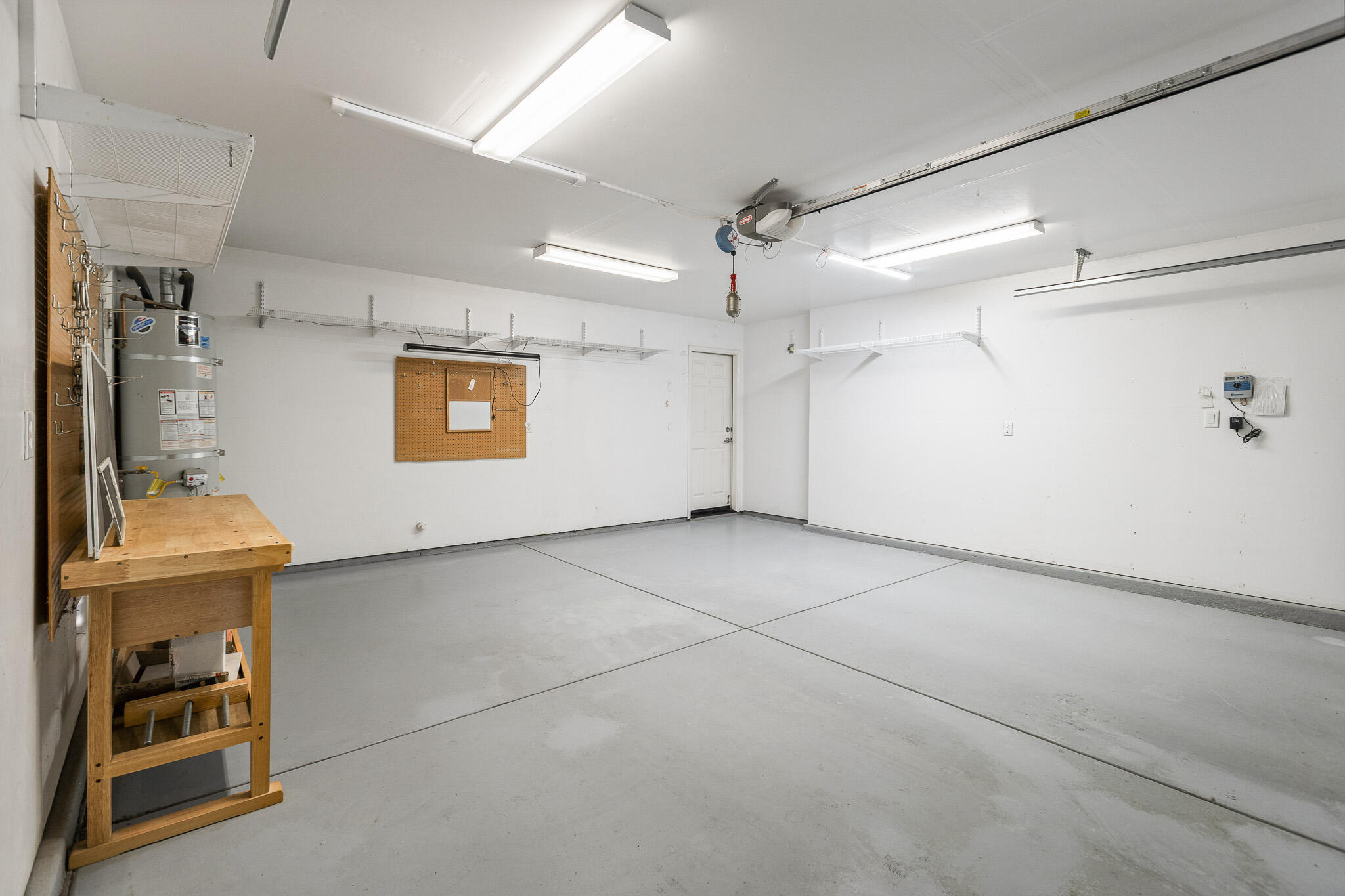 1002 W Westmont Ct, Visalia, CA 93277