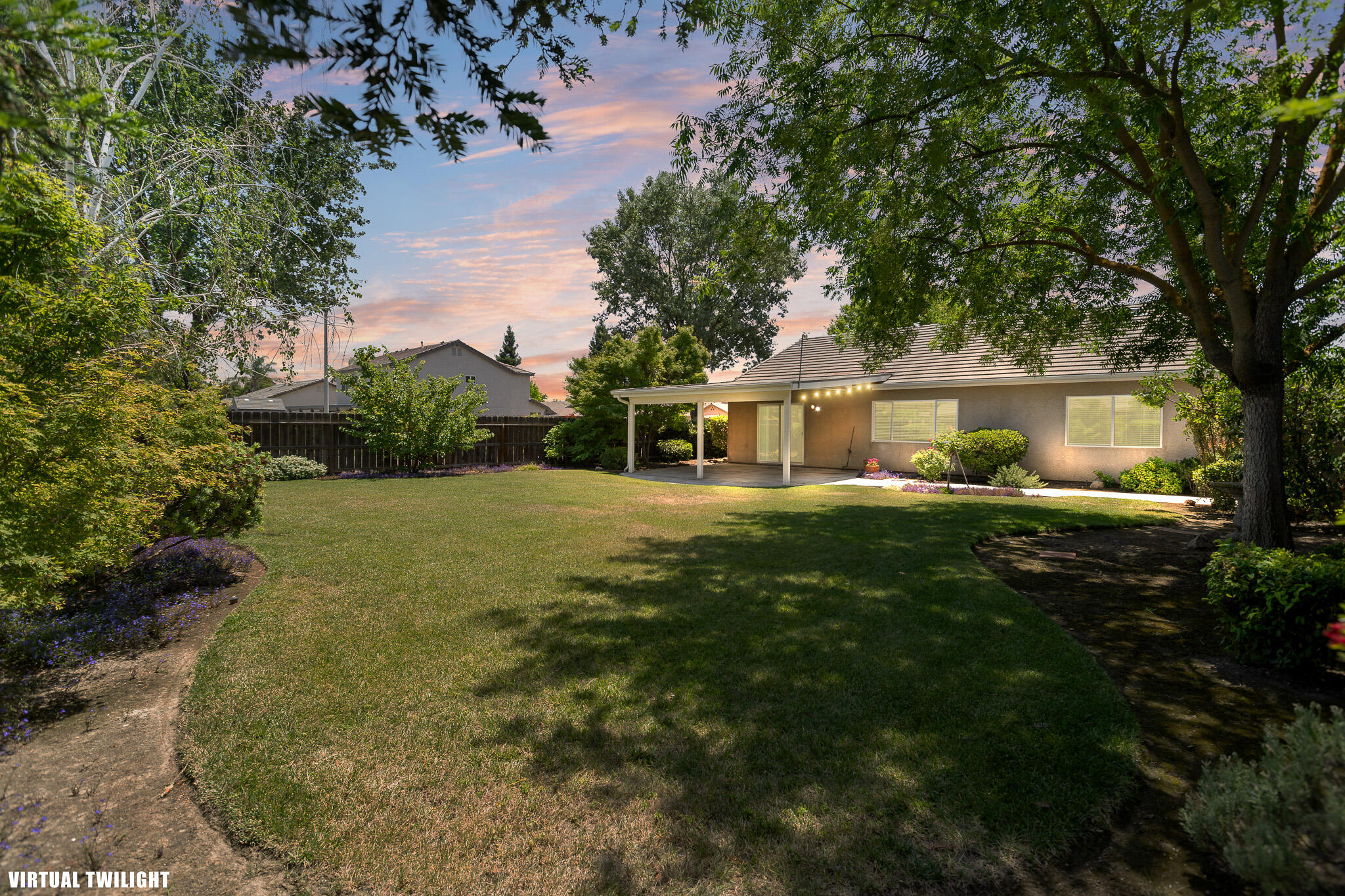 1002 W Westmont Ct, Visalia, CA 93277