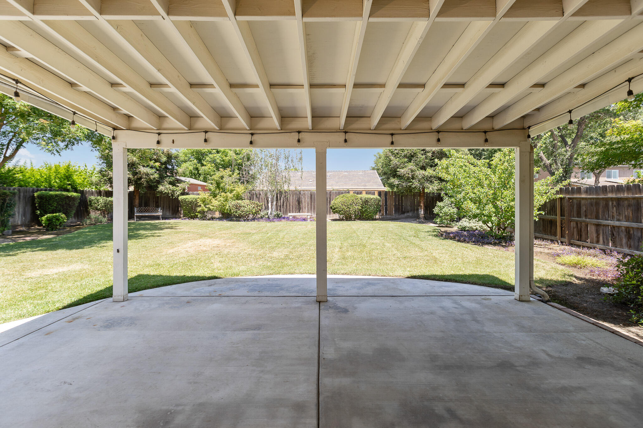 1002 W Westmont Ct, Visalia, CA 93277