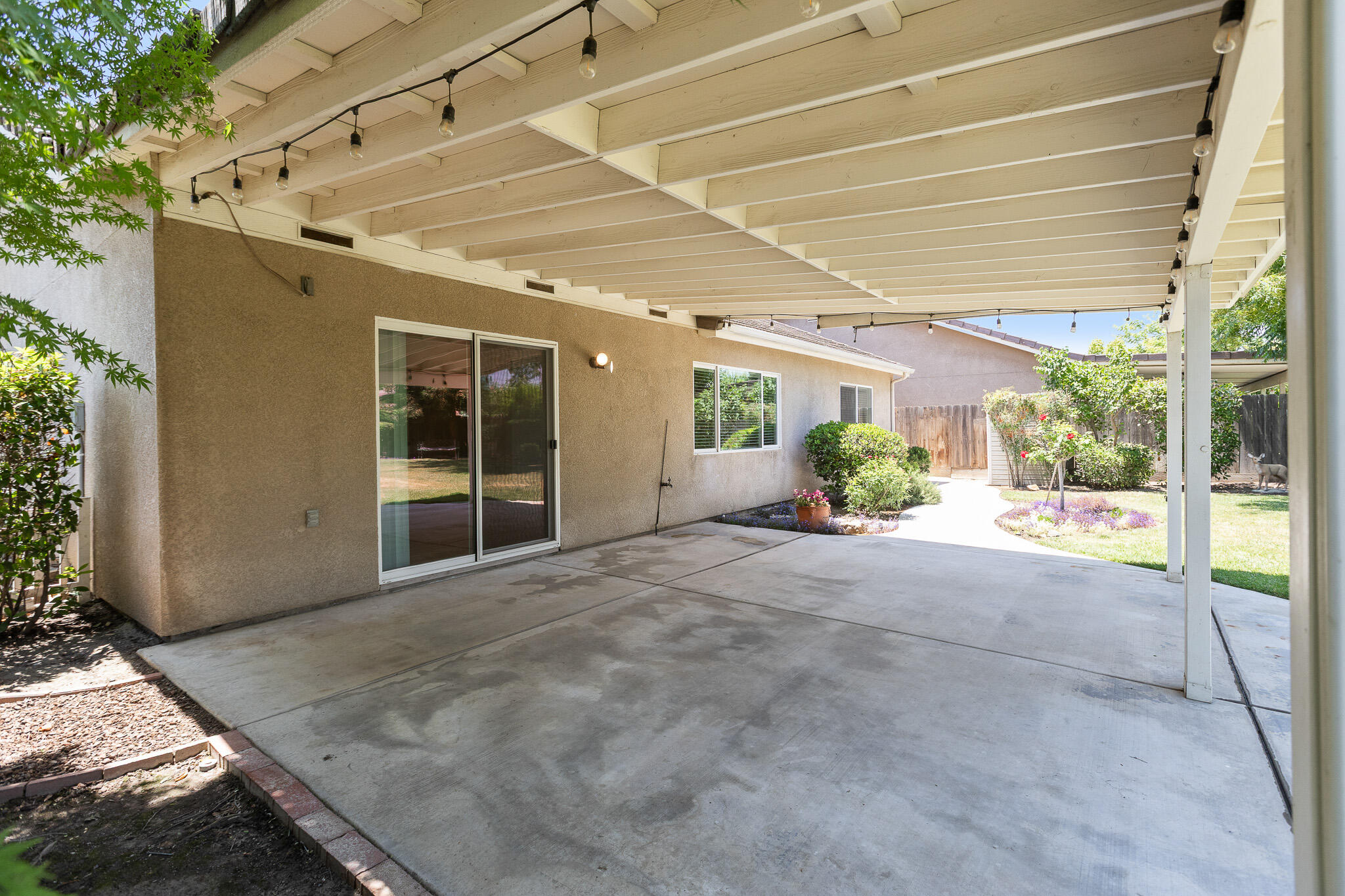 1002 W Westmont Ct, Visalia, CA 93277