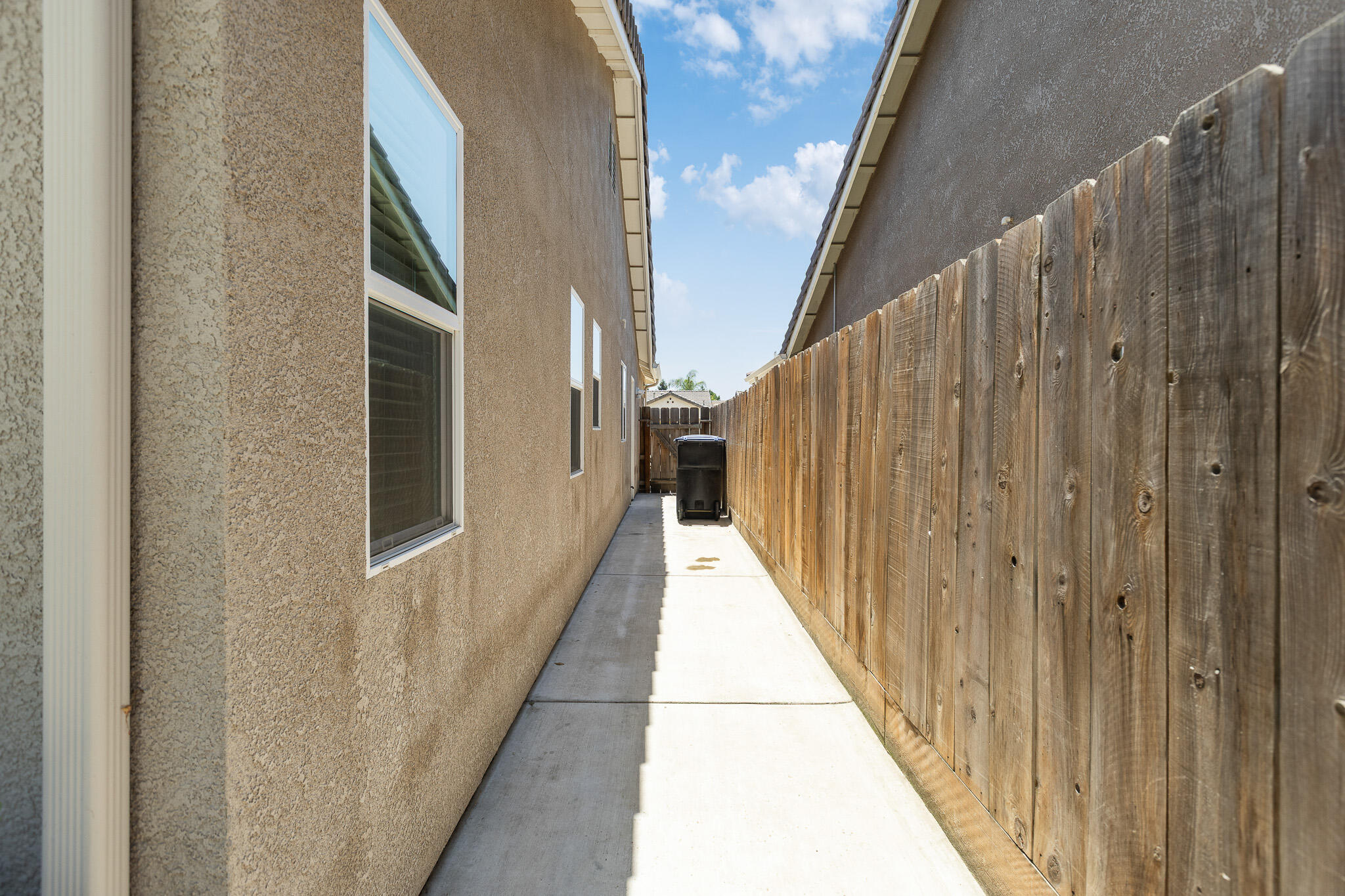 1002 W Westmont Ct, Visalia, CA 93277