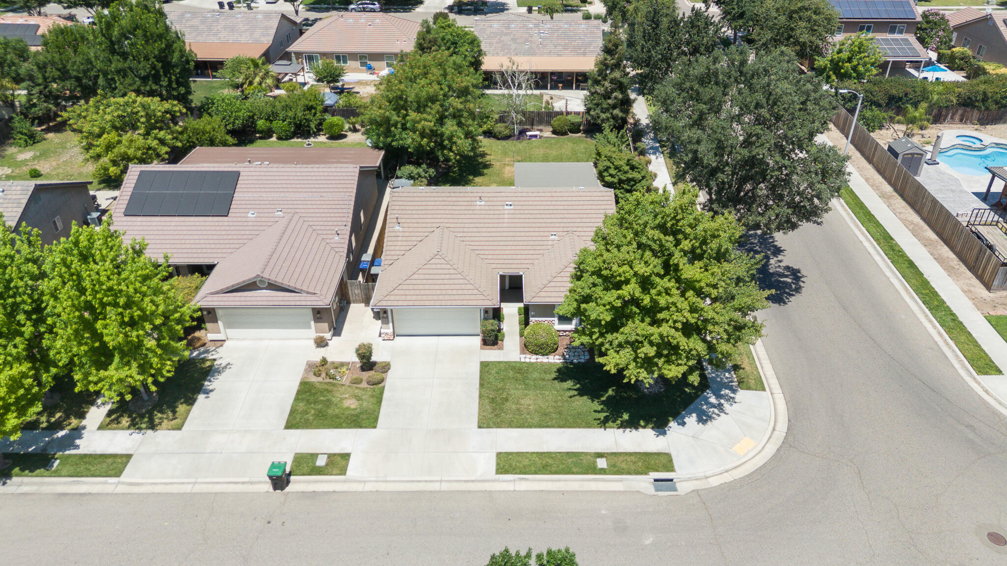 1002 W Westmont Ct, Visalia, CA 93277
