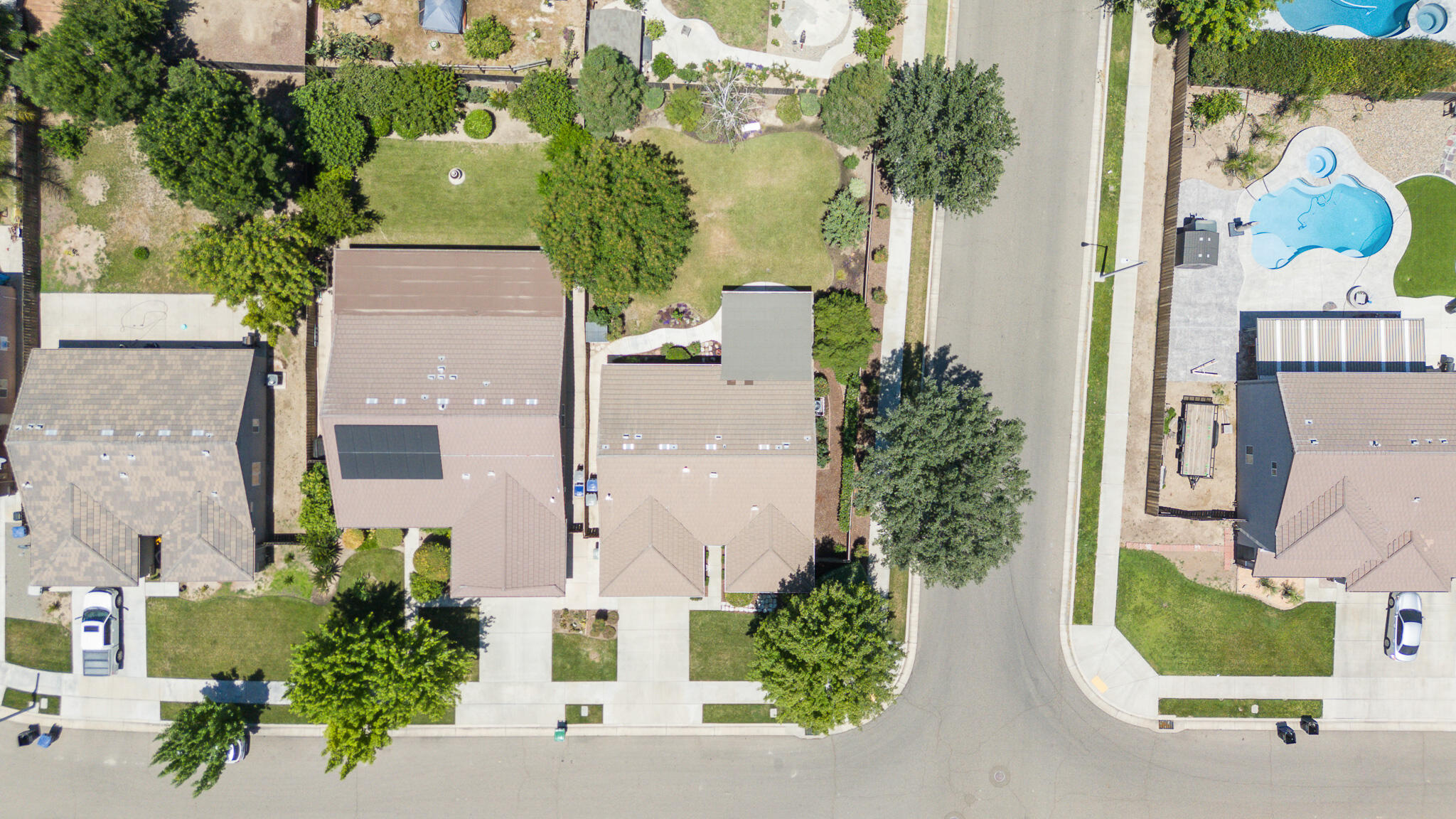 1002 W Westmont Ct, Visalia, CA 93277