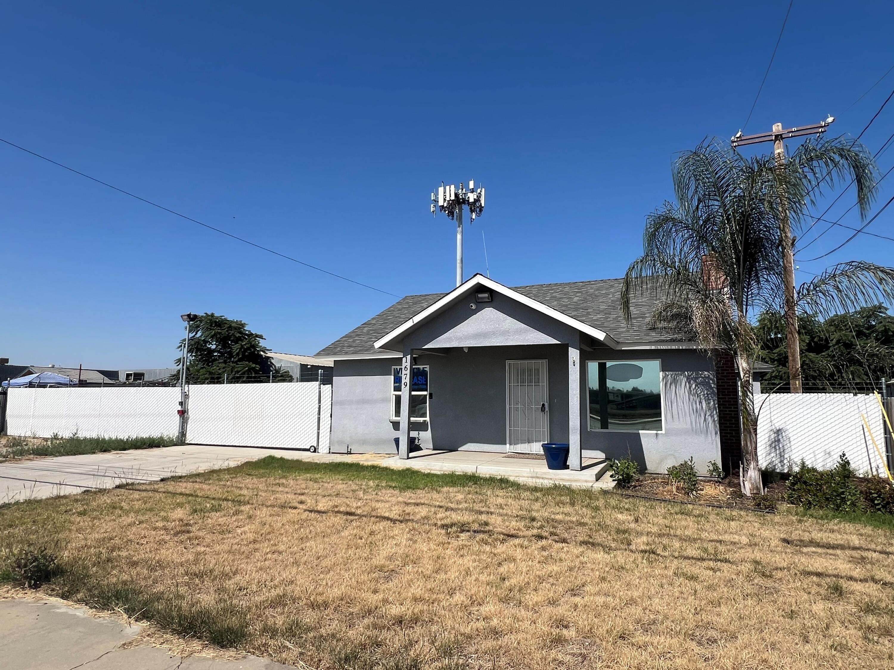 1679 S O St, Tulare, CA 93274