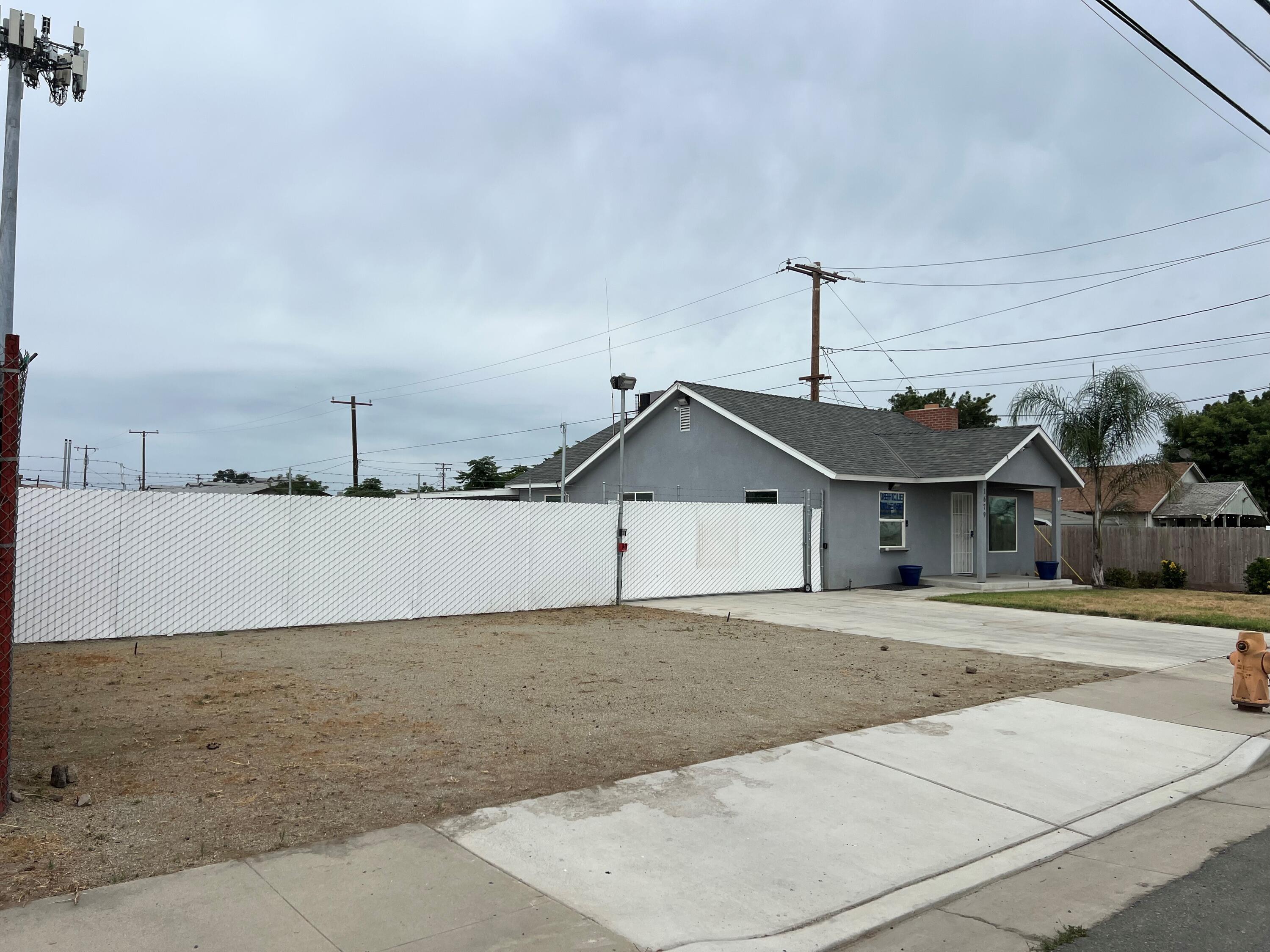 1679 S O St, Tulare, CA 93274
