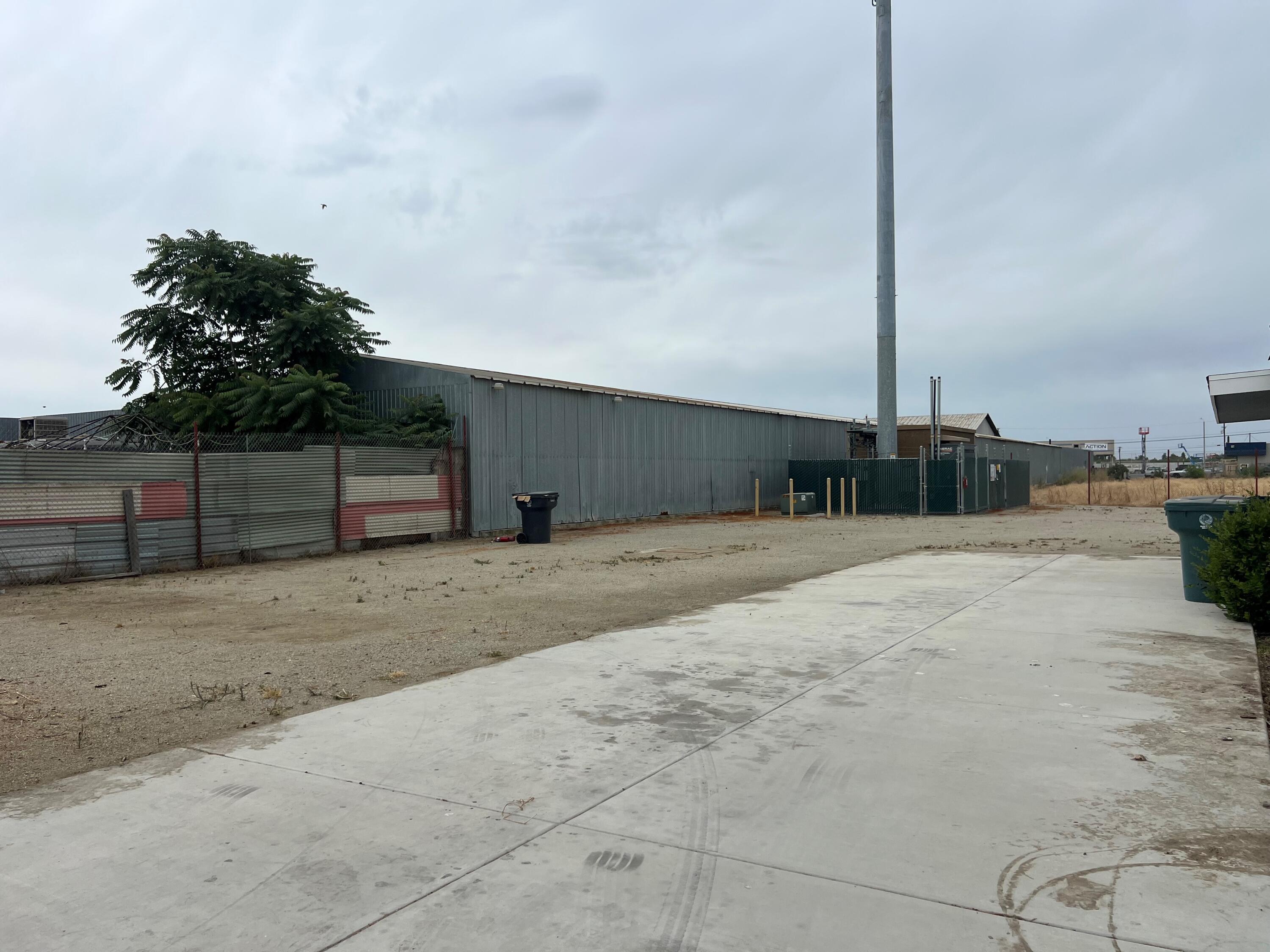1679 S O St, Tulare, CA 93274
