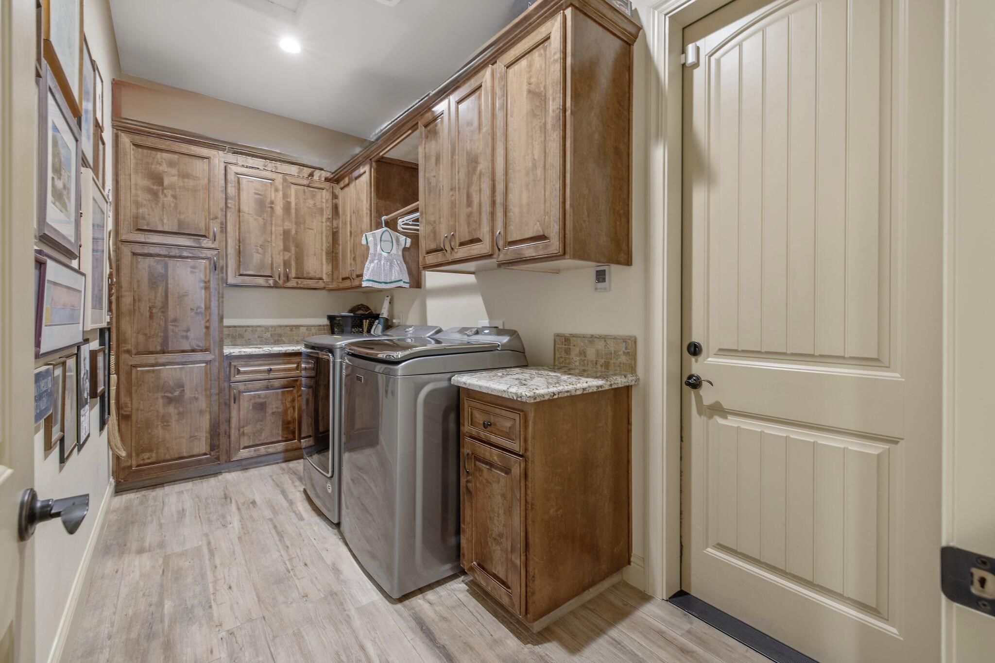 710 Olivewood Dr, Exeter, CA 93221