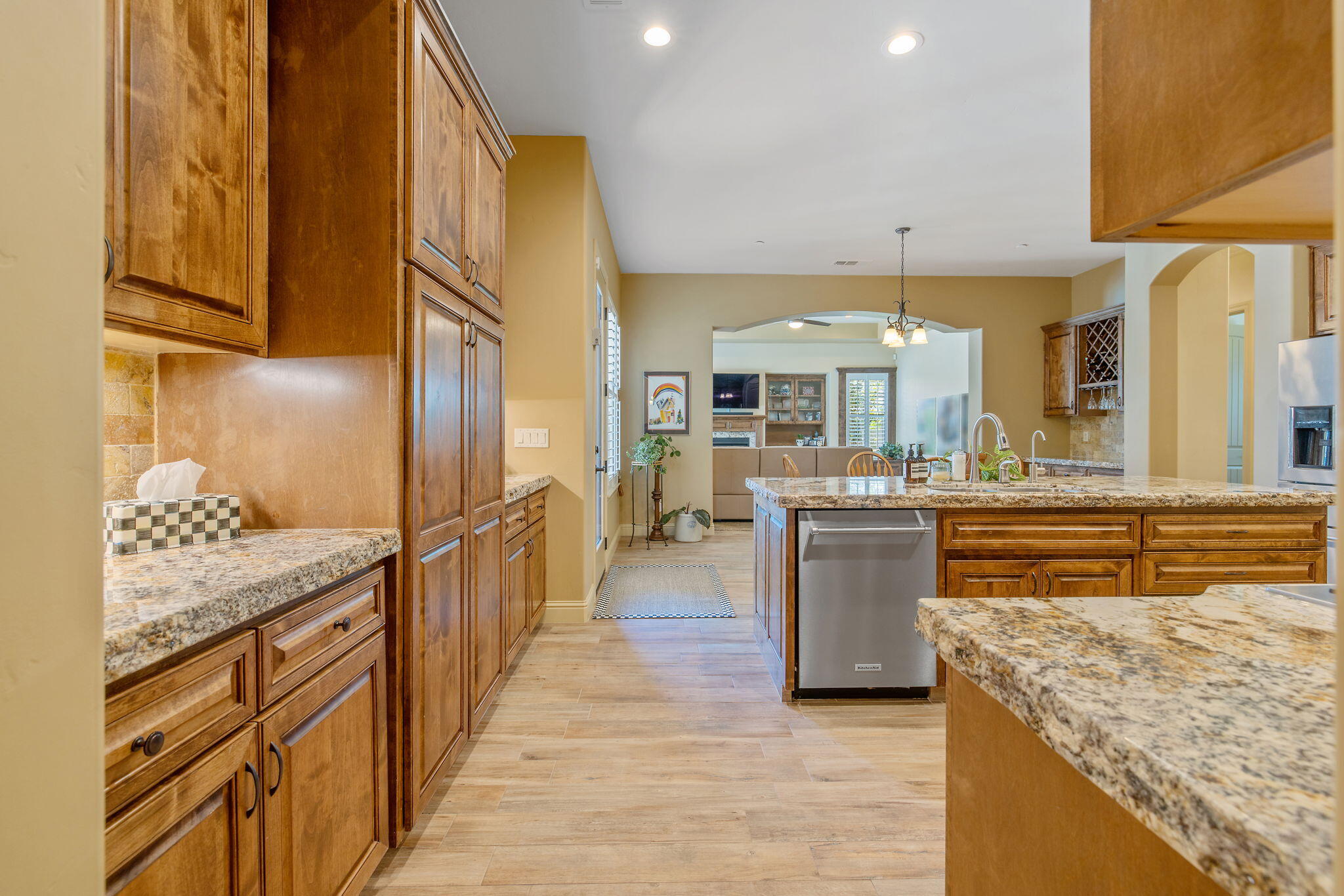 710 Olivewood Dr, Exeter, CA 93221