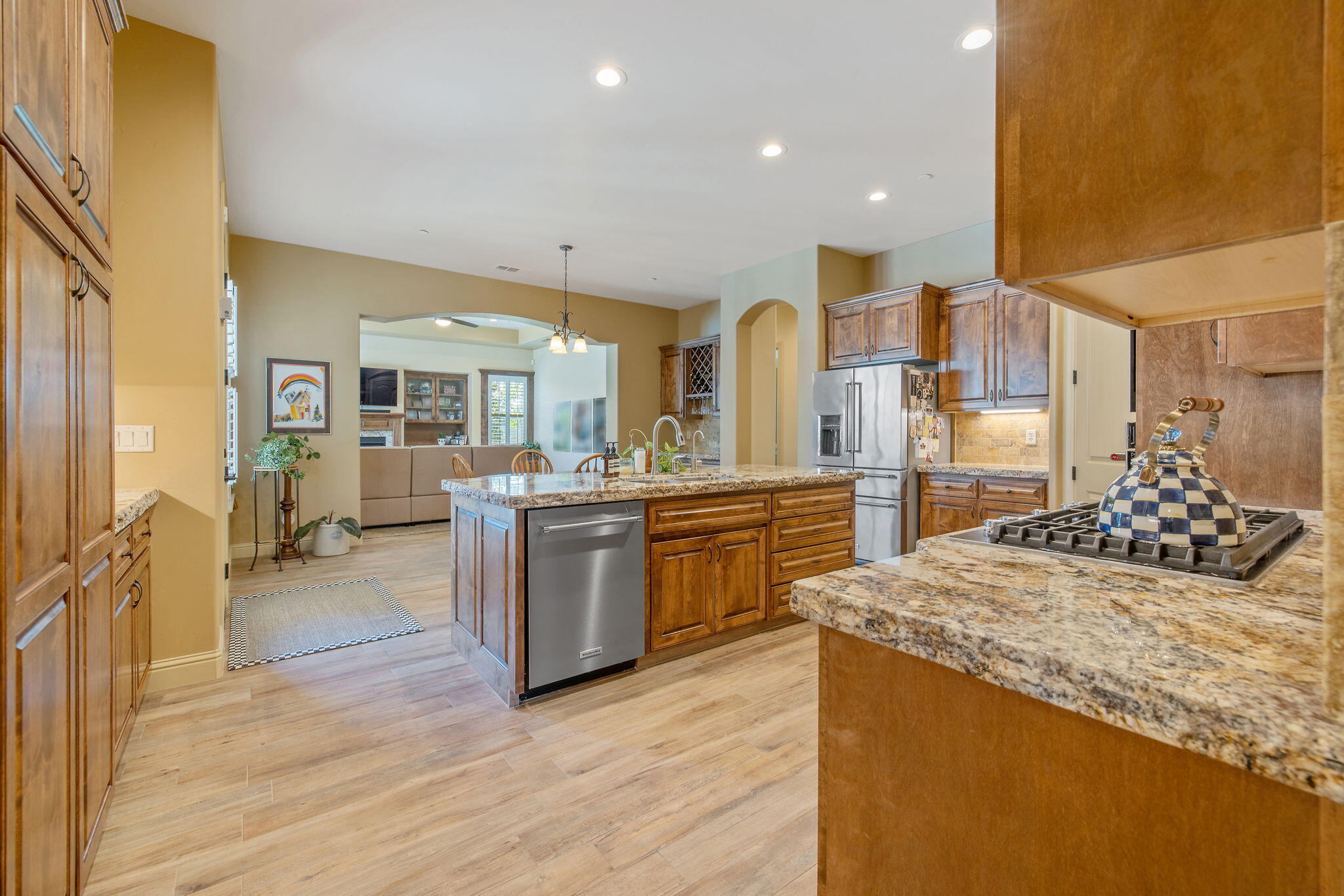 710 Olivewood Dr, Exeter, CA 93221