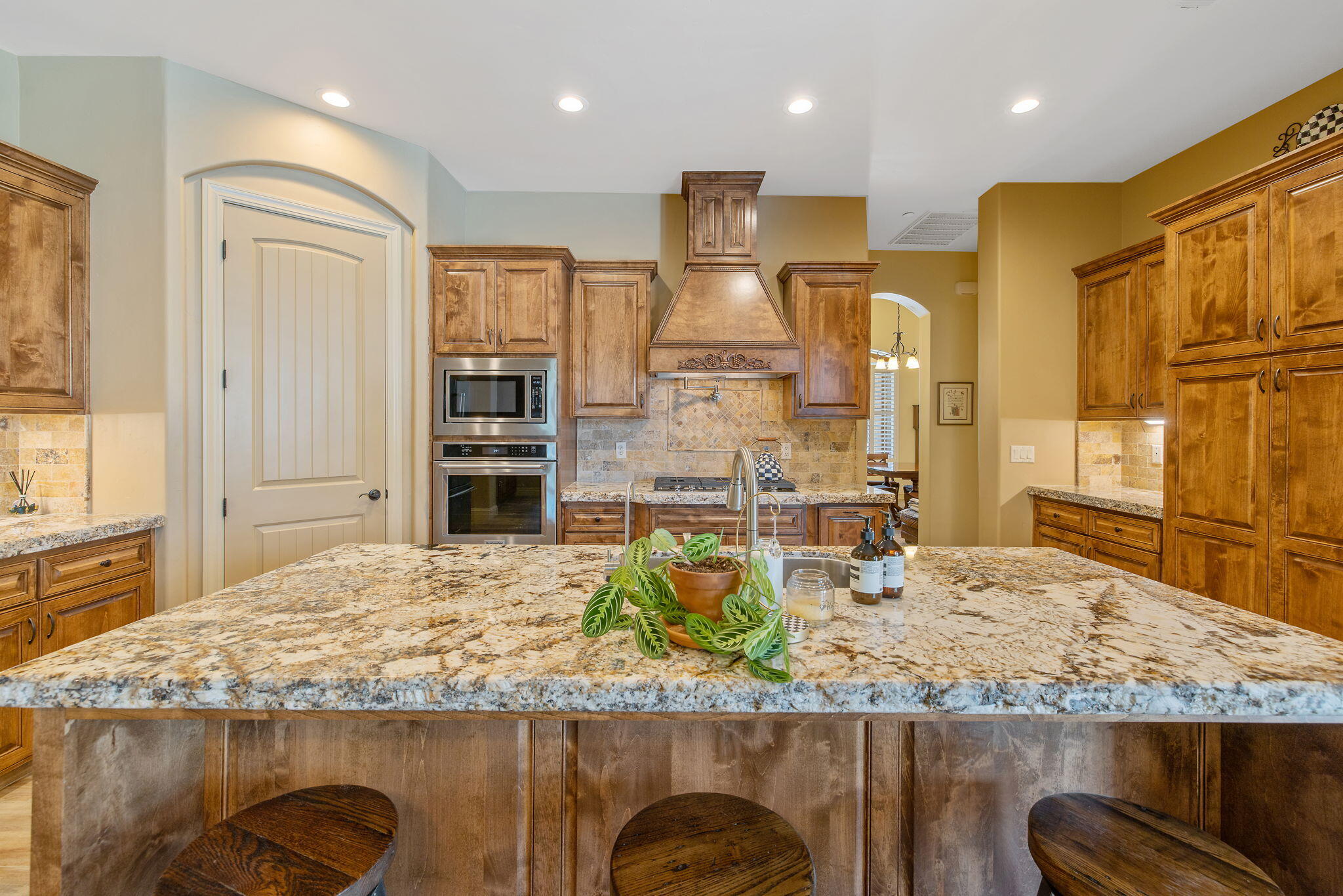 710 Olivewood Dr, Exeter, CA 93221