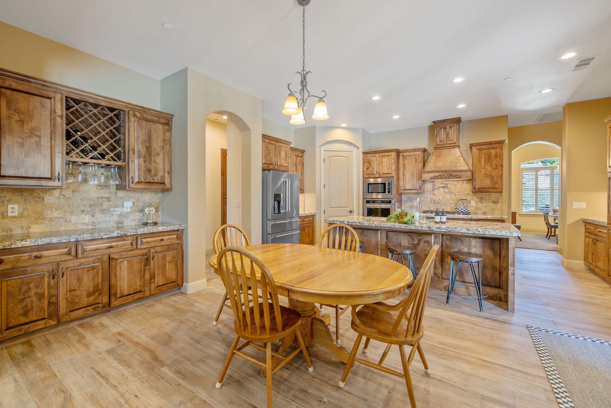 710 Olivewood Dr, Exeter, CA 93221