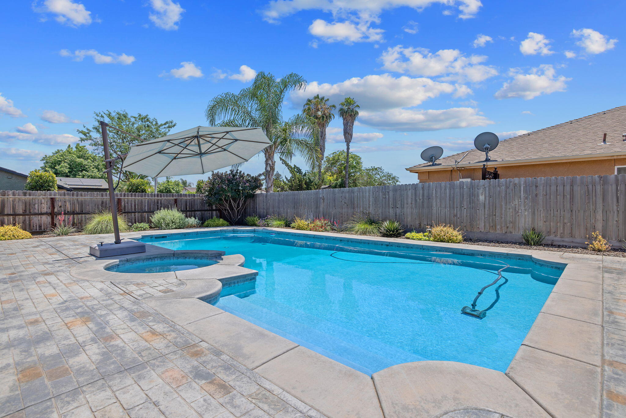 710 Olivewood Dr, Exeter, CA 93221