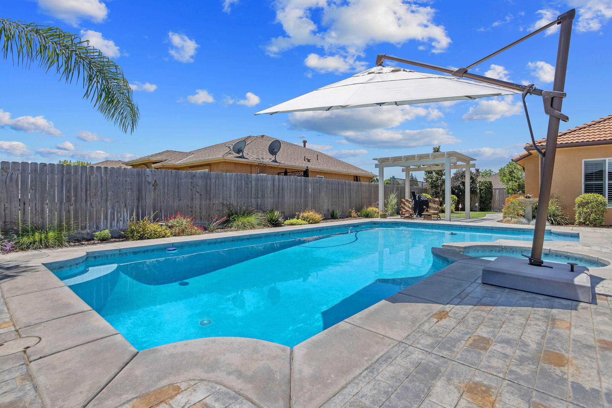 710 Olivewood Dr, Exeter, CA 93221