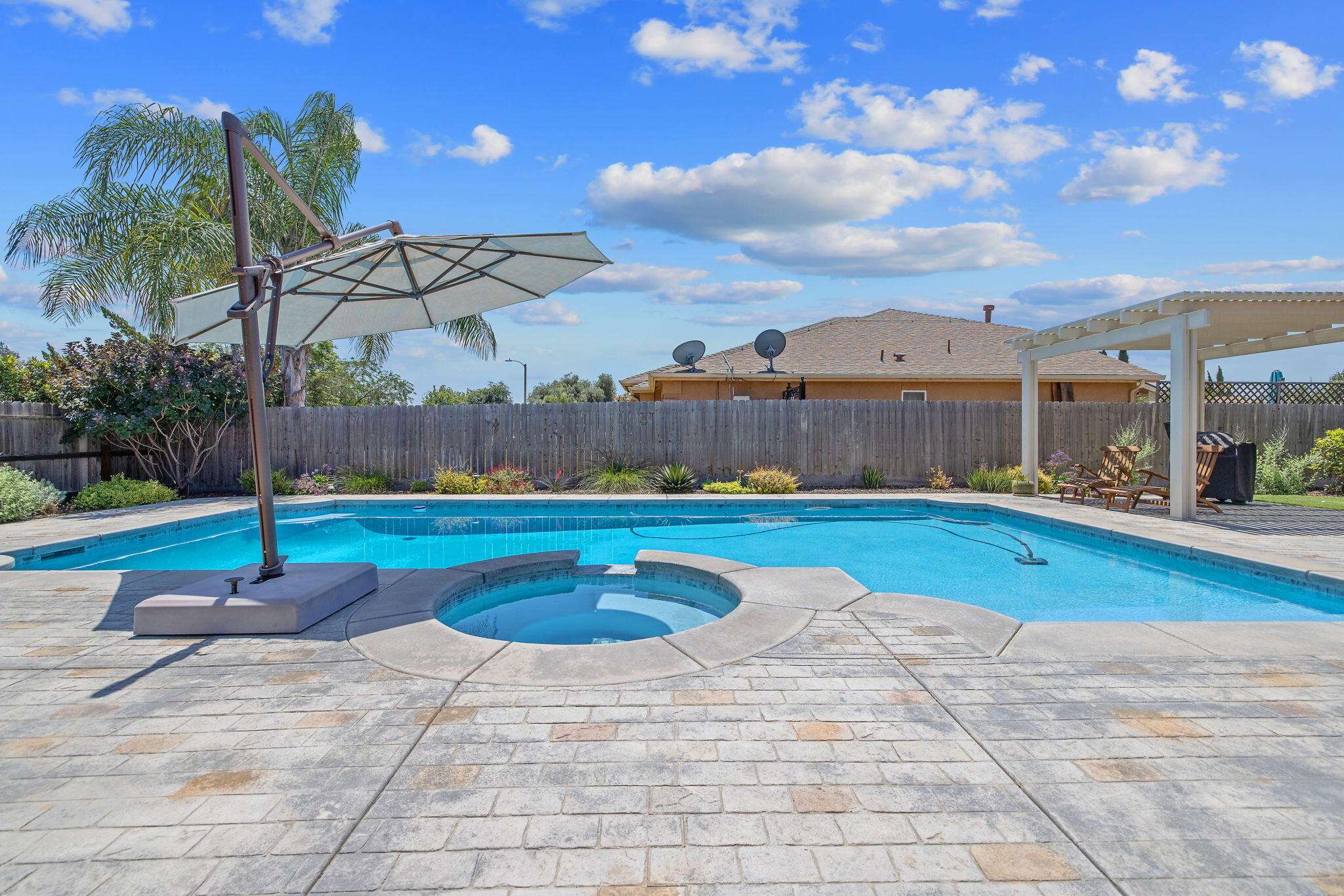 710 Olivewood Dr, Exeter, CA 93221