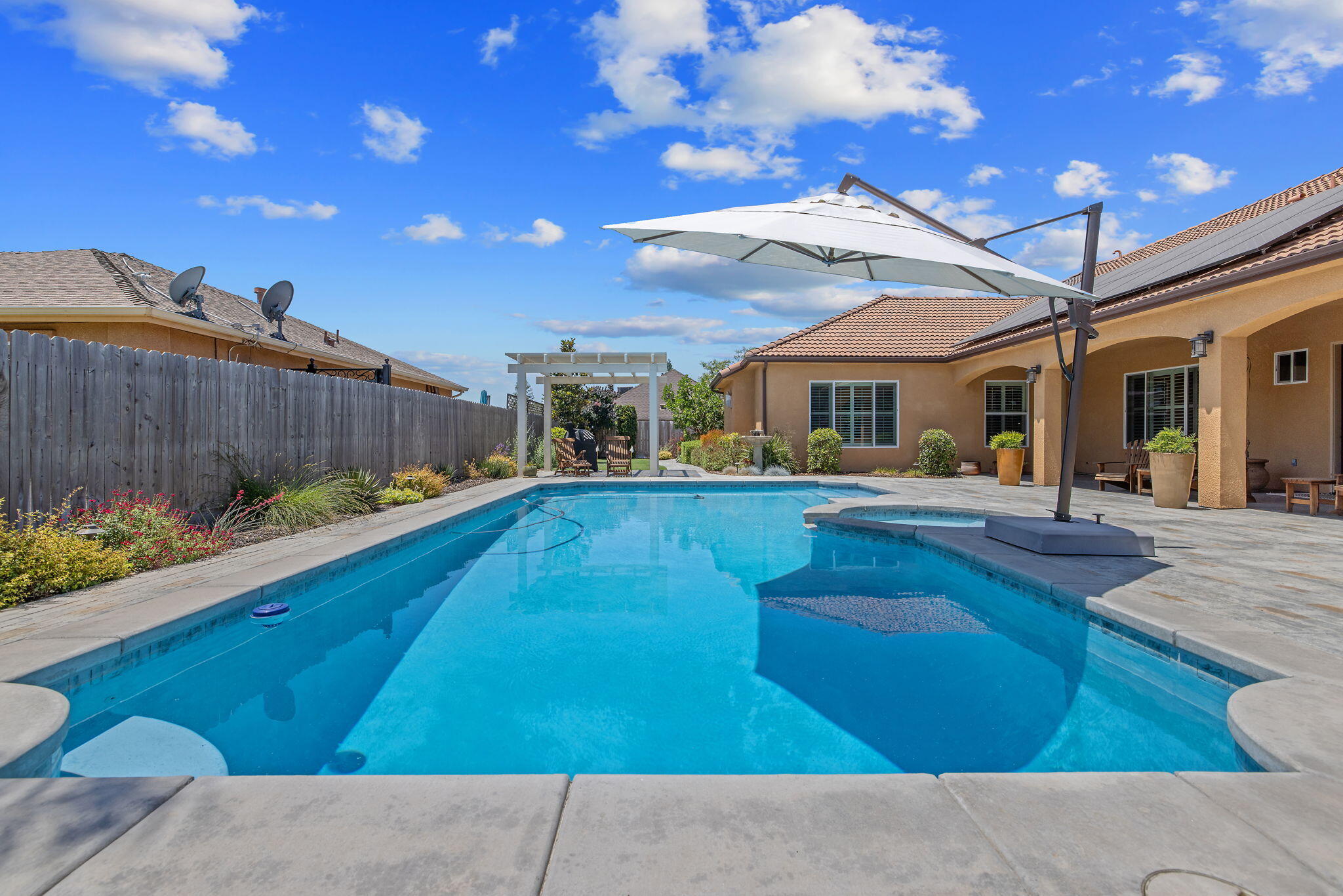 710 Olivewood Dr, Exeter, CA 93221
