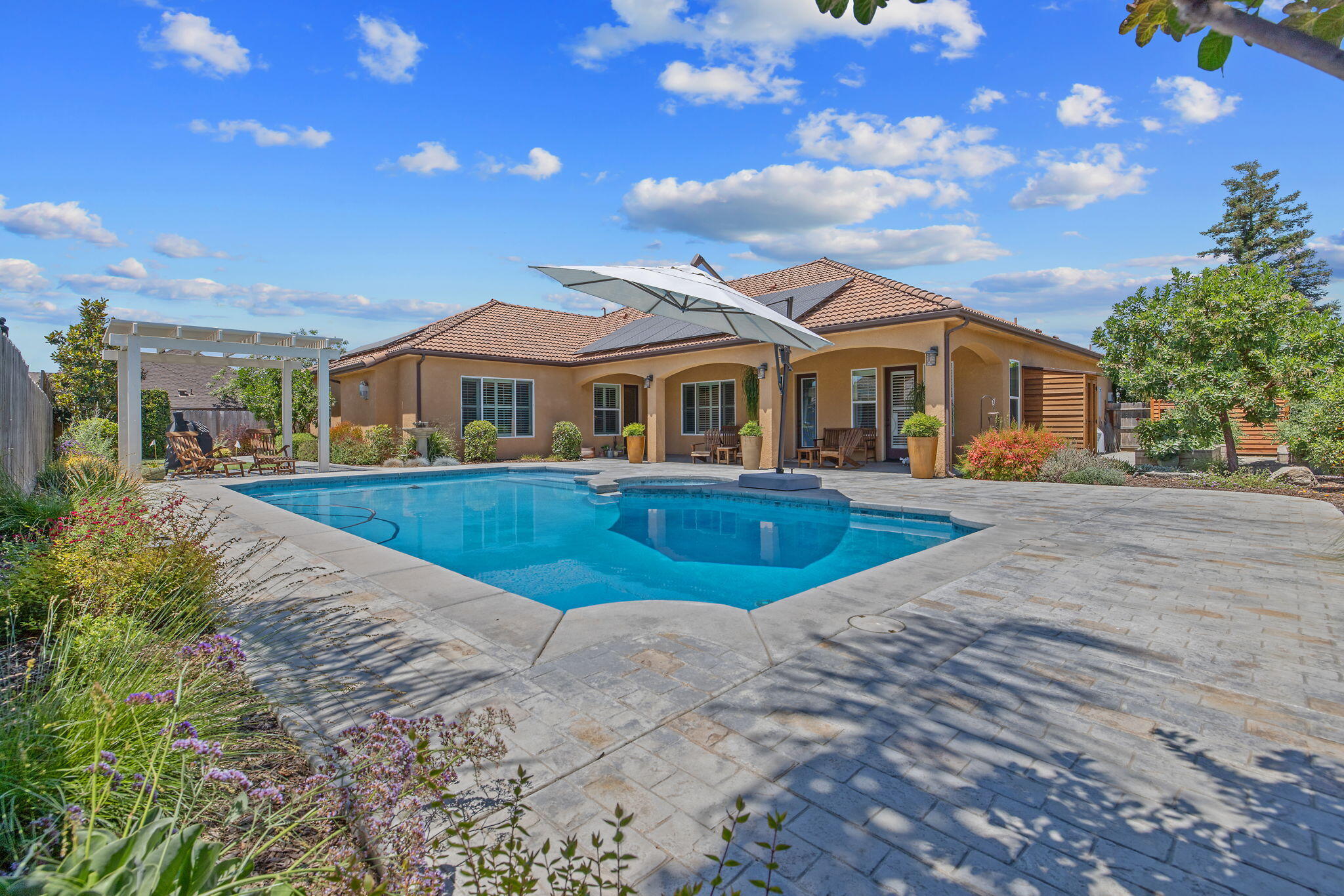 710 Olivewood Dr, Exeter, CA 93221