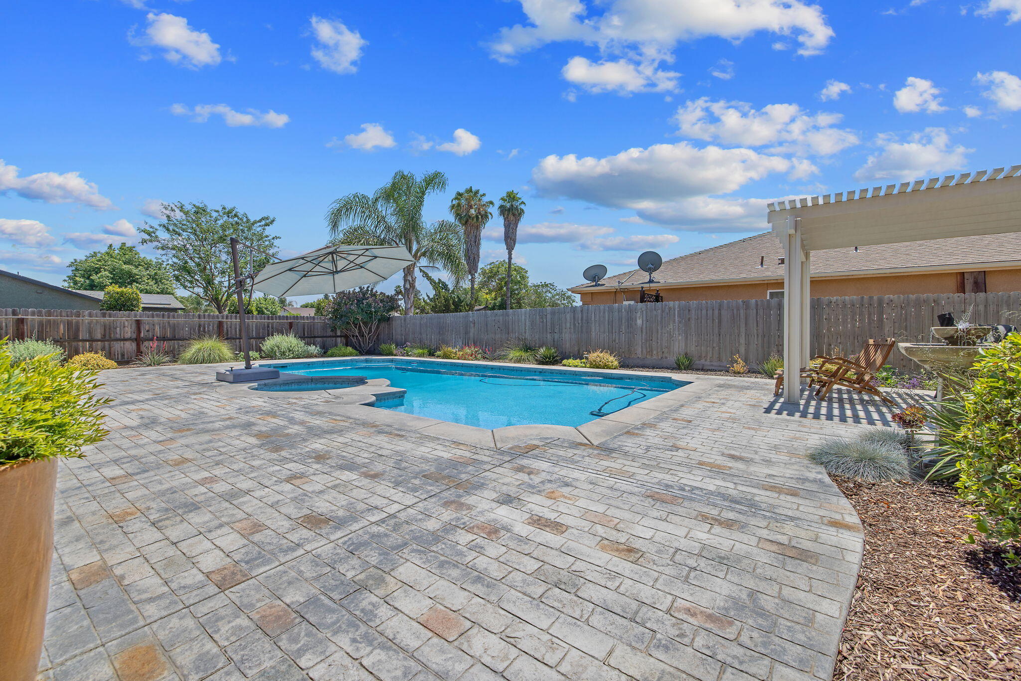 710 Olivewood Dr, Exeter, CA 93221